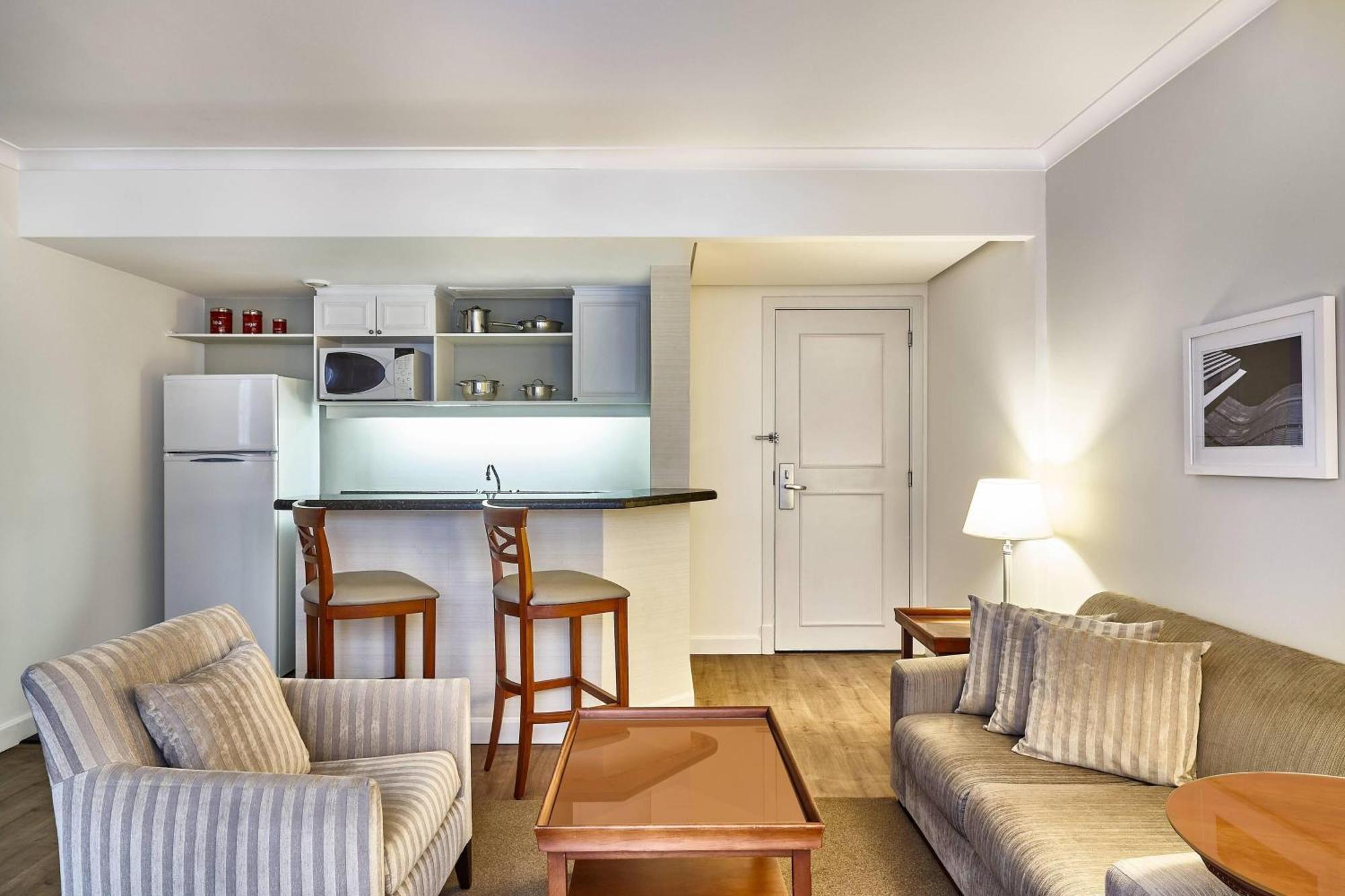 One-Bedroom Apartment Balcony City View