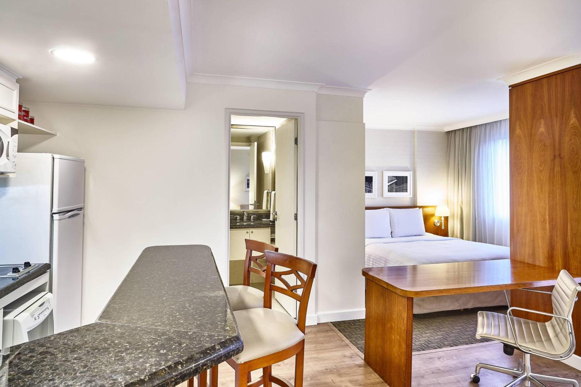 One-Bedroom Apartment Balcony City View
