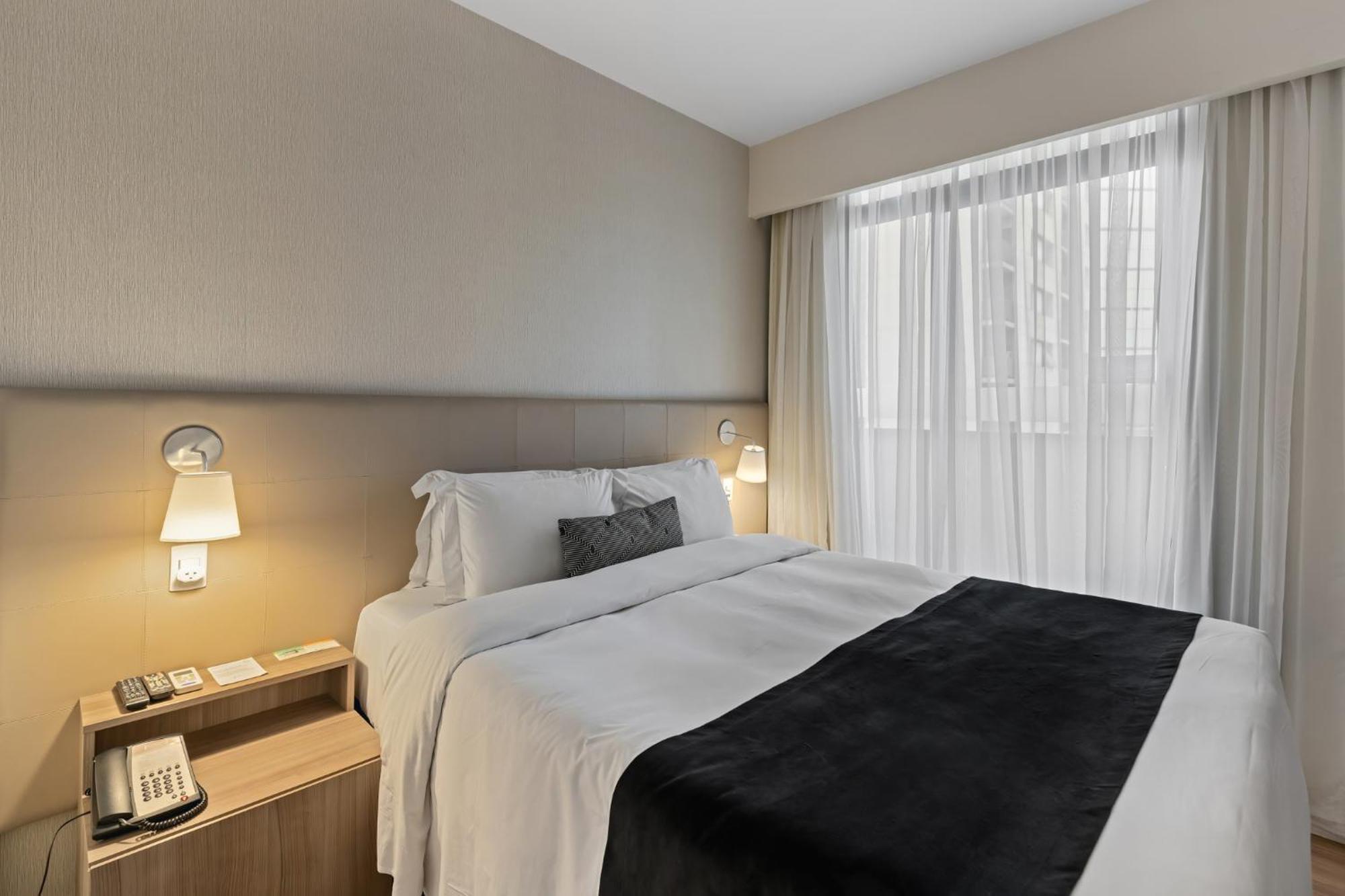 One-Bedroom Queen Suite