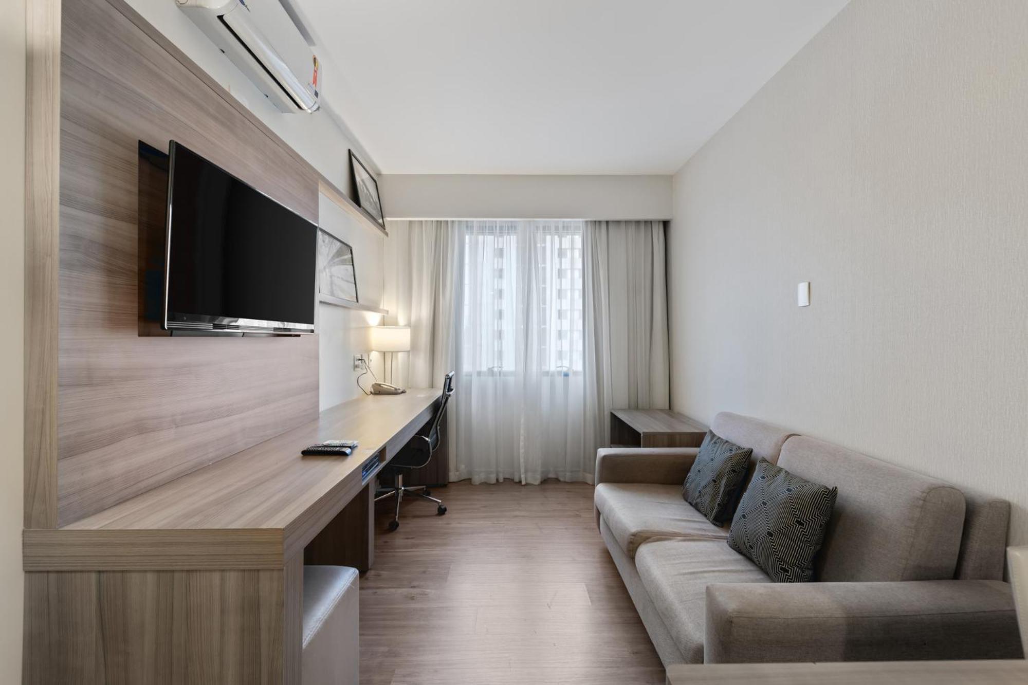 One-Bedroom Queen Suite
