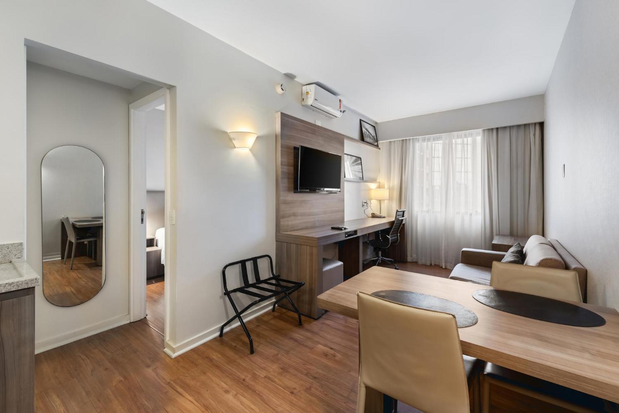 One-Bedroom Queen Suite
