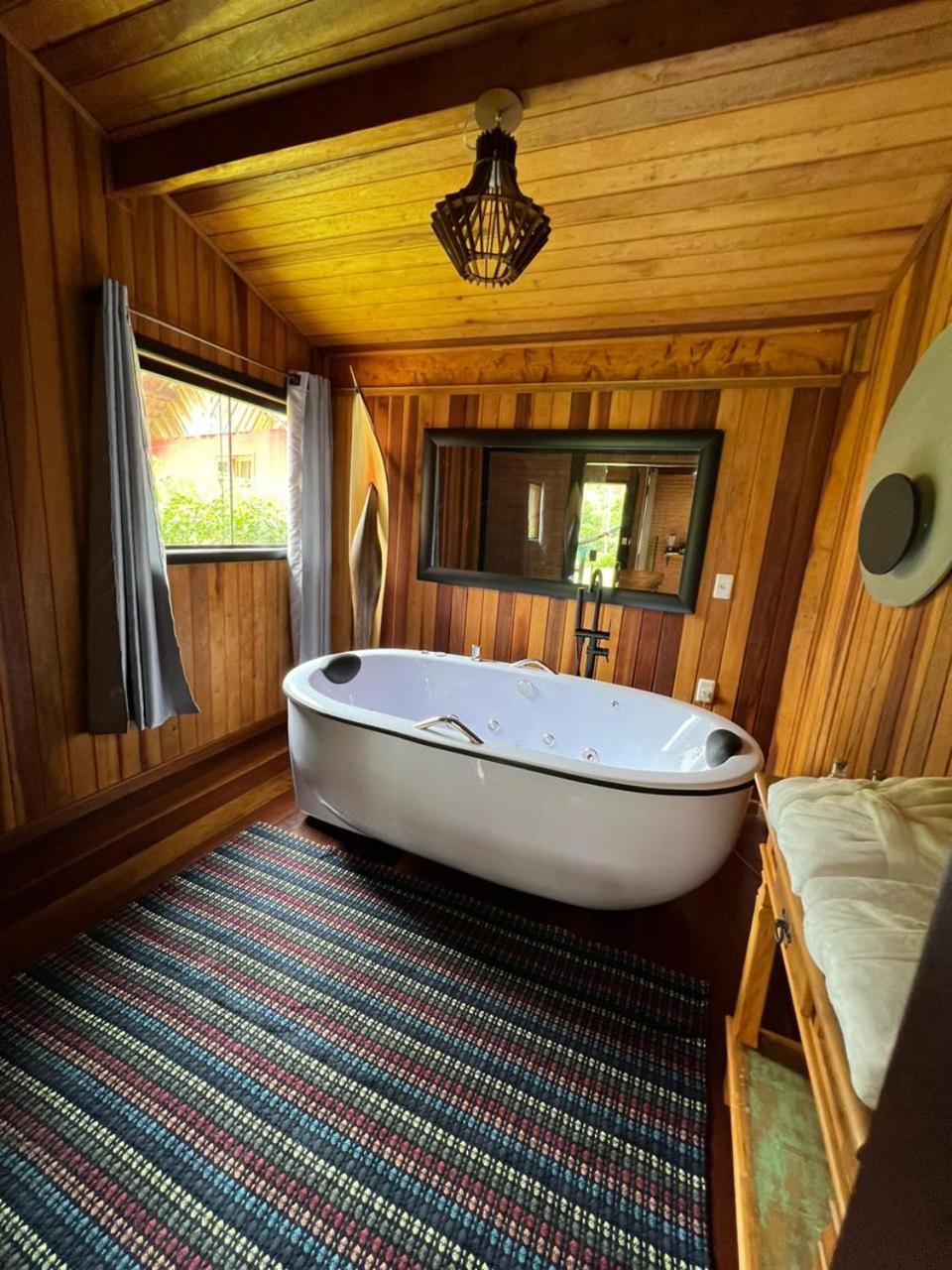Deluxe Suite Spa Bath,1652808446:JPEG