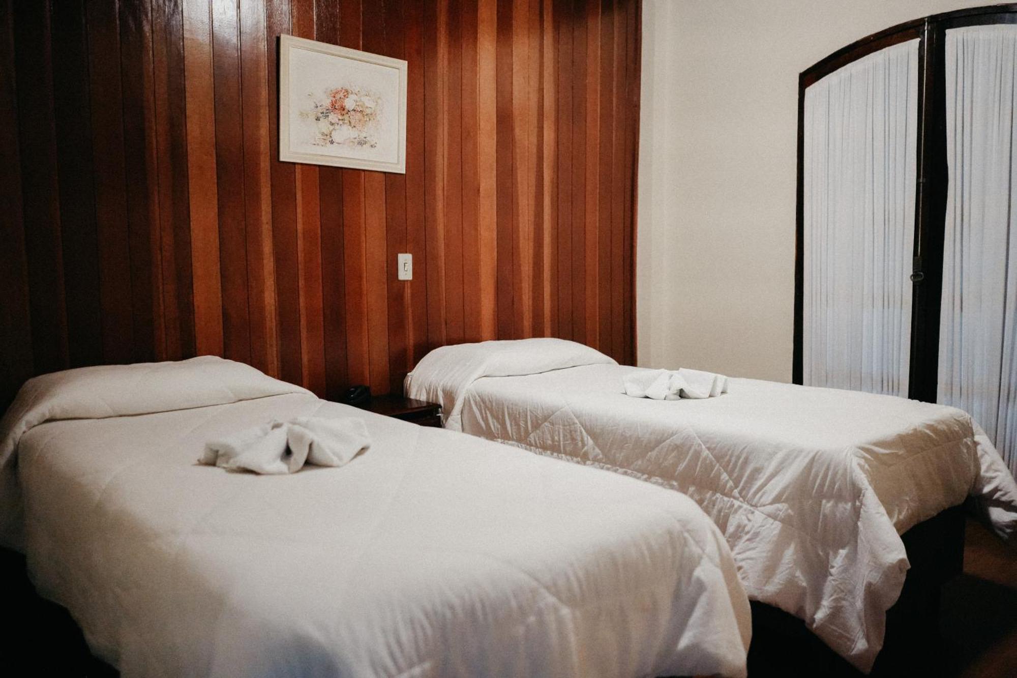 Quarto com Cama de Casal ou 2 de Solteiro