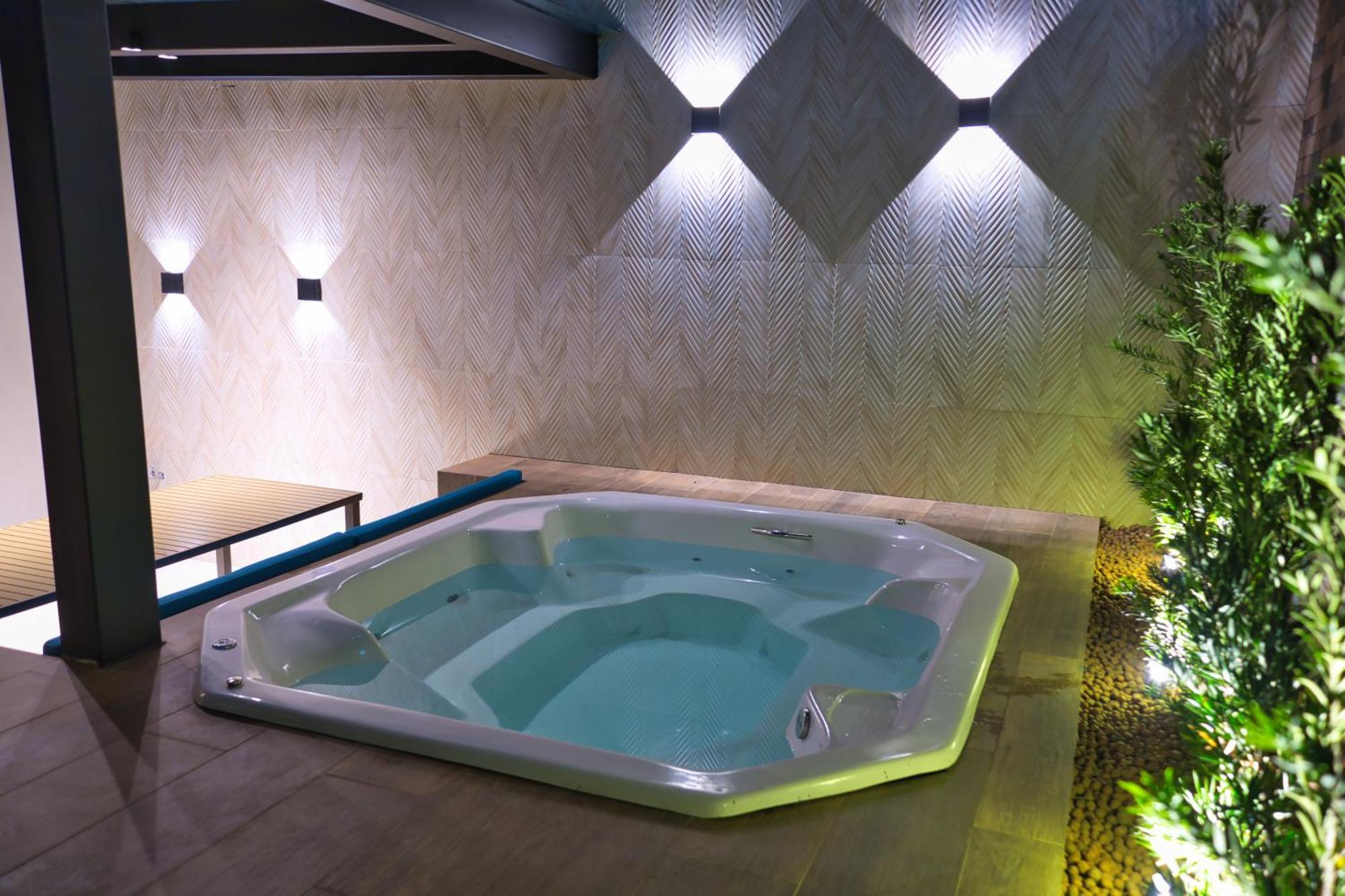 Studio Spa Bath