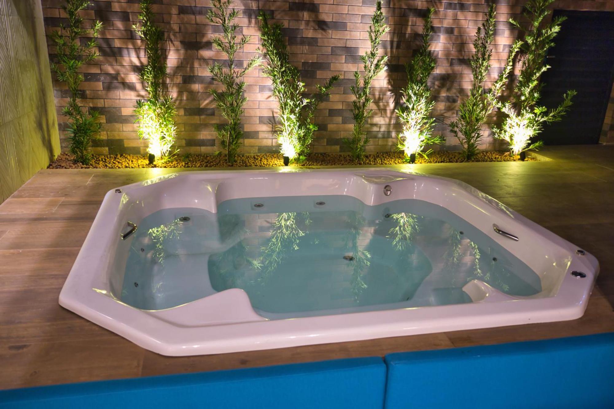 Studio Spa Bath