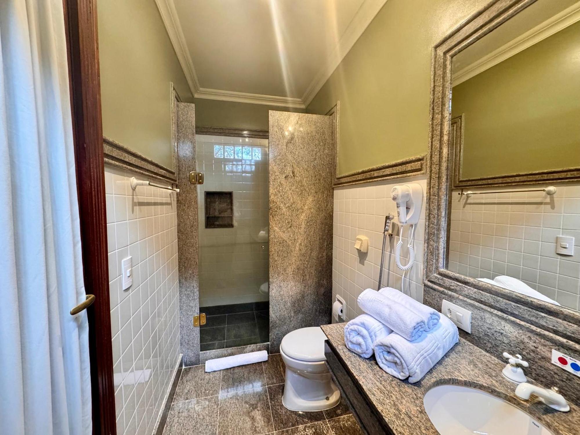 Queen Room,1659465798:JPEG