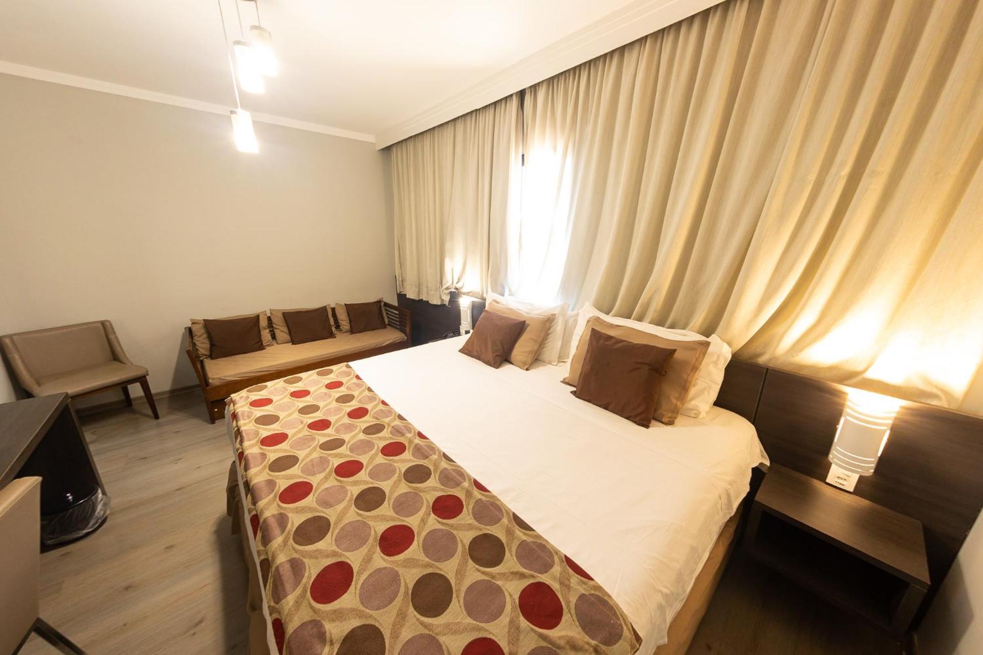 Master Suite King Size Bed