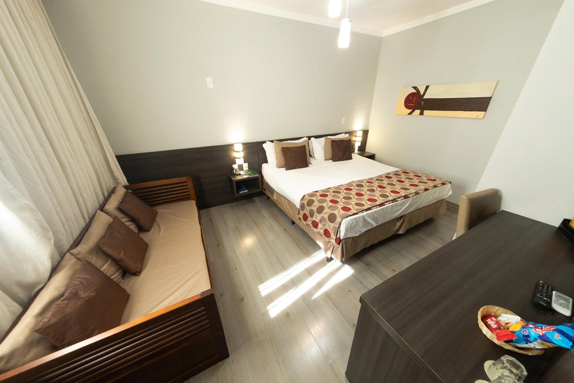 Master Suite King Size Bed