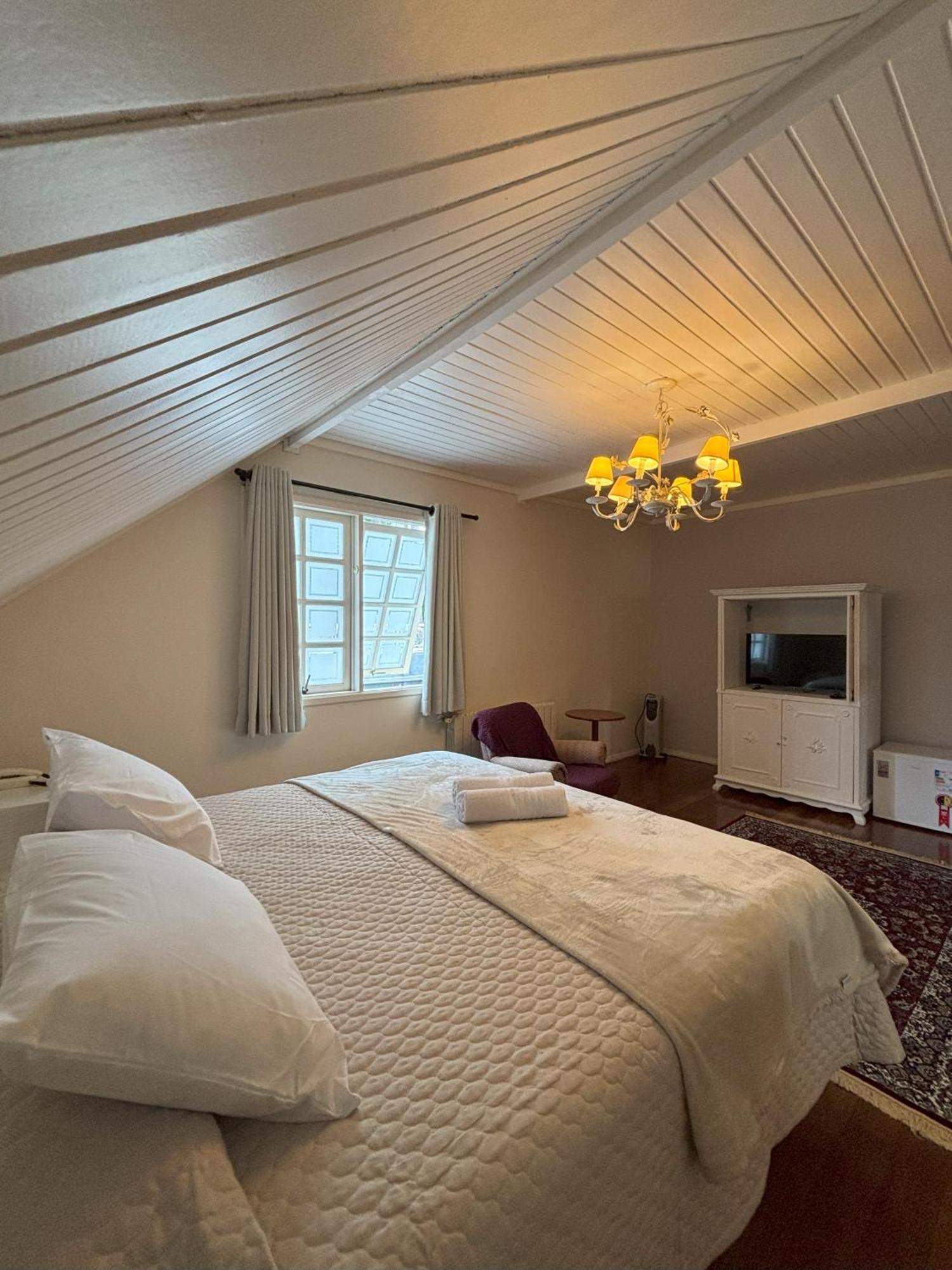 Deluxe King Suite,1649914956:JPEG