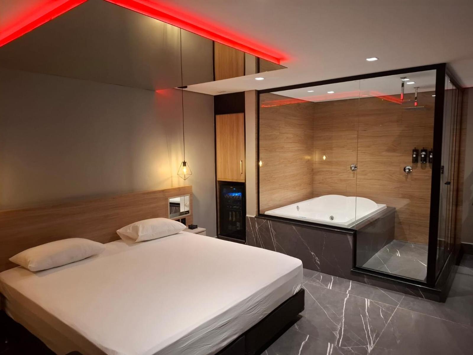 Deluxe Suite Spa Bath,1652789112:JPEG