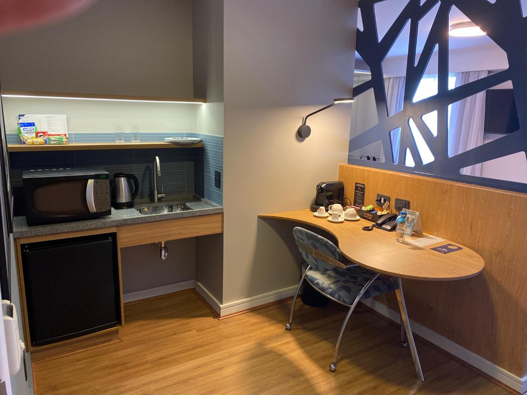 Executive Suite,1658132062:JPEG