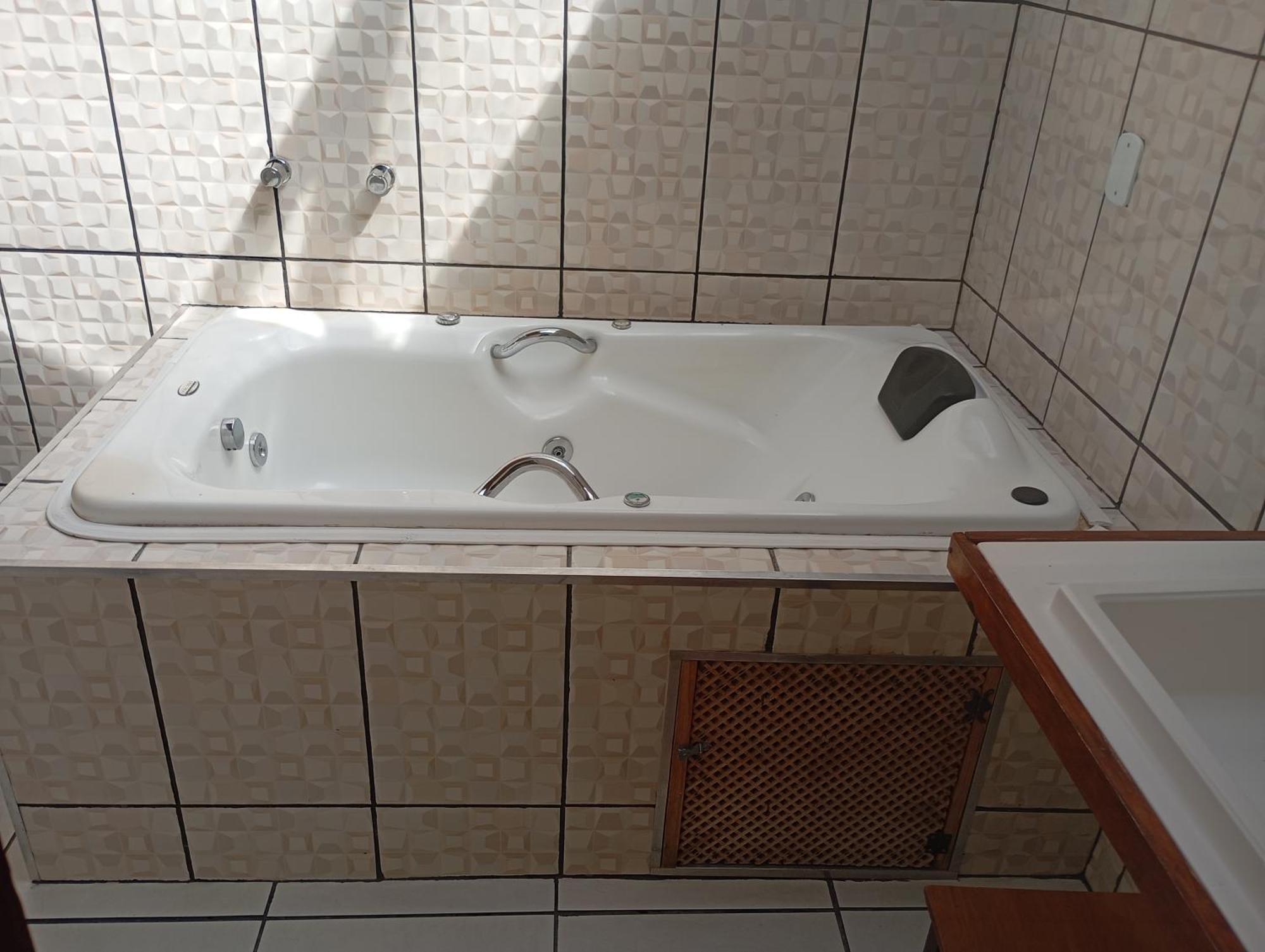Deluxe Double Room Bath,1660338226:JPEG