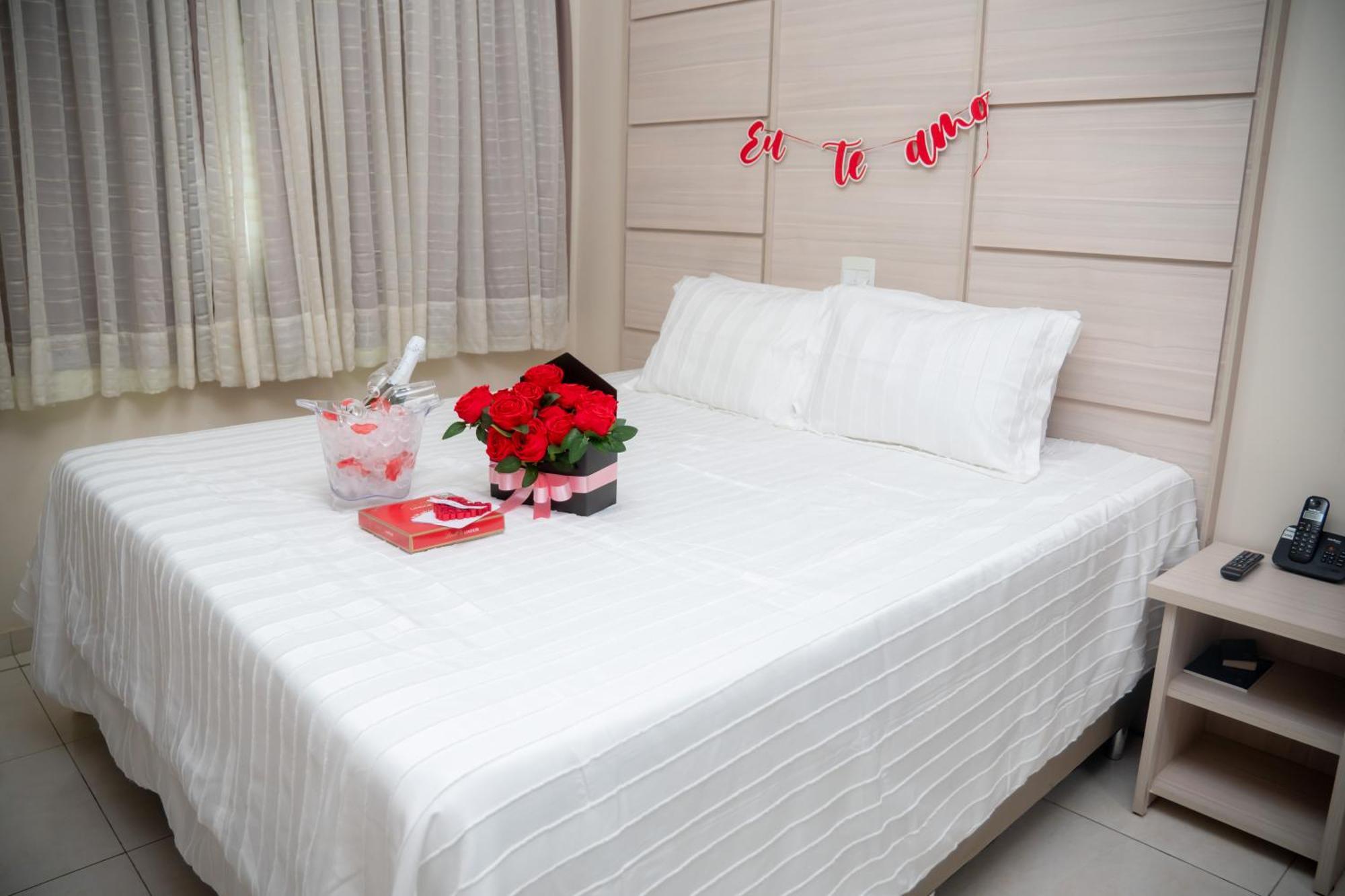 Quarto com 1 Cama de Casal Queen