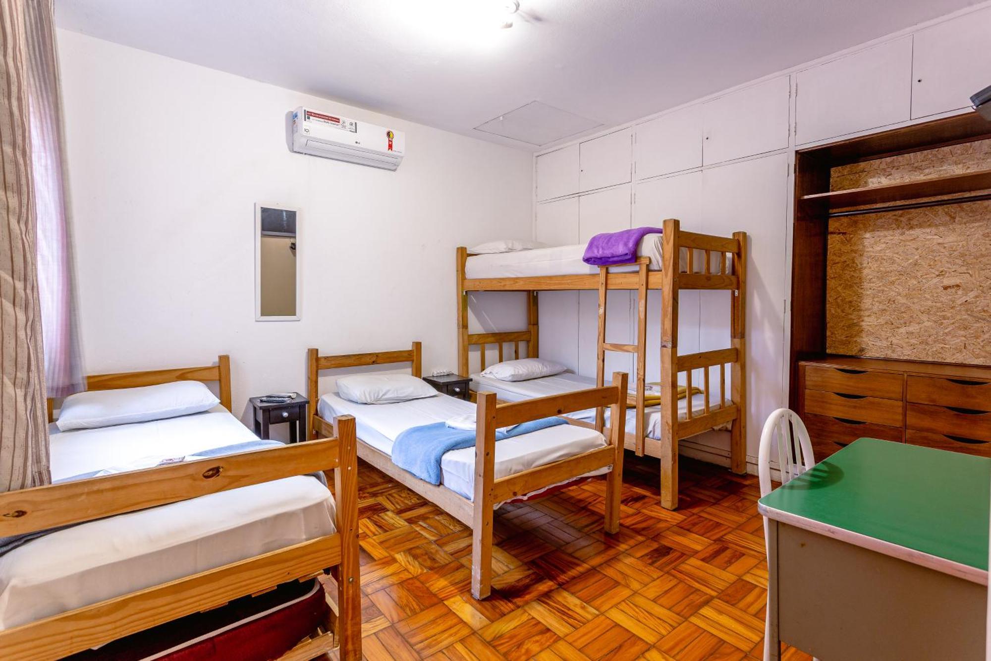 Vierbettzimmer mit Gemeinschaftsbad