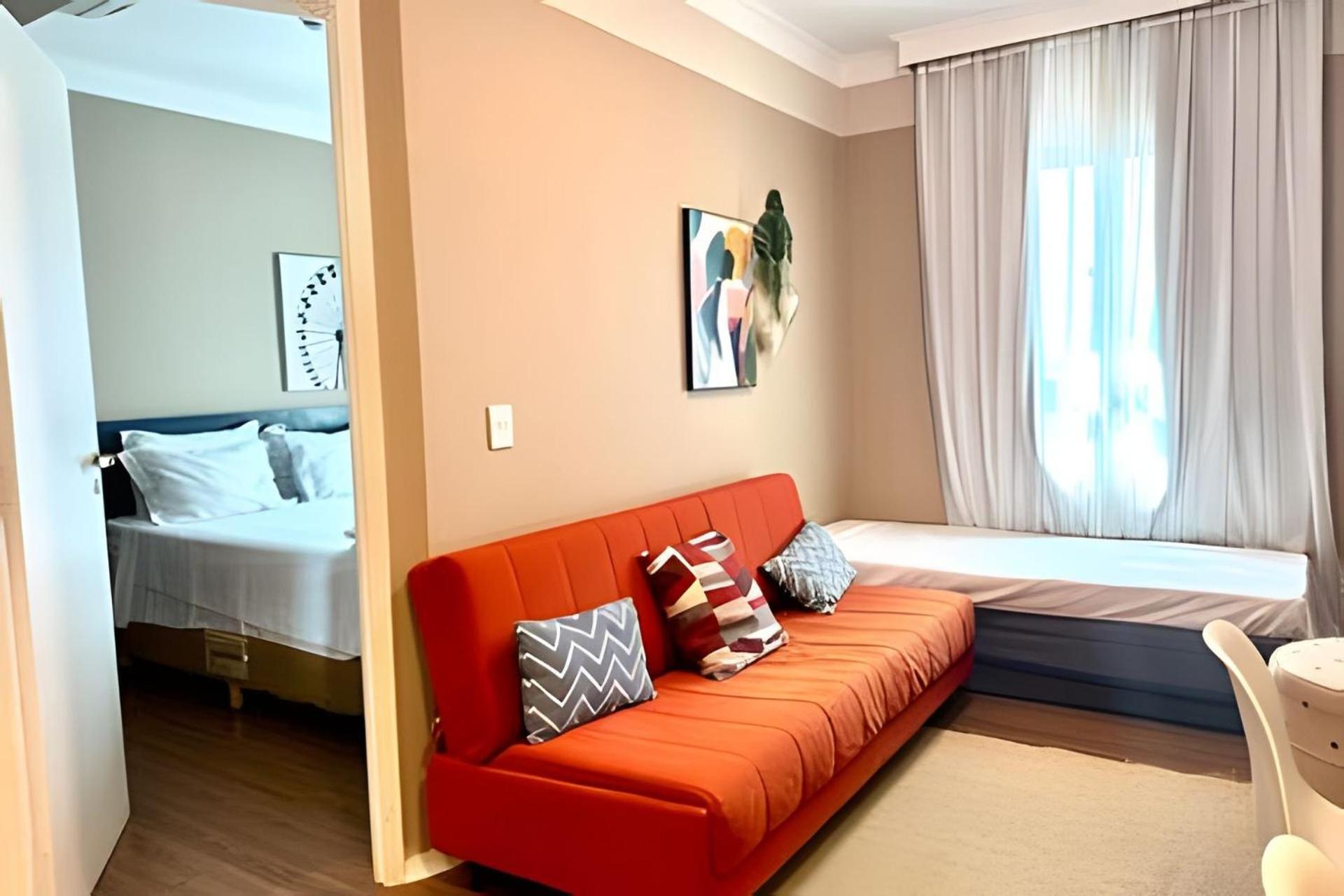 Deluxe One-Bedroom Apartment City View