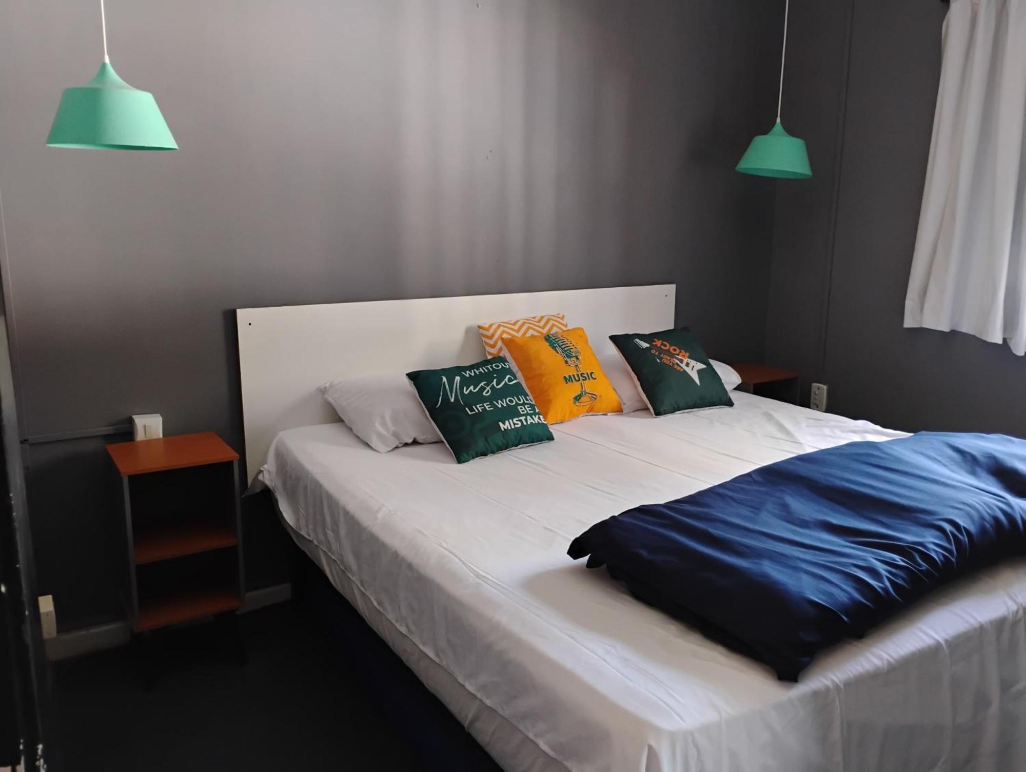 Doppel-/Zweibettzimmer mit Gemeinschaftsbad