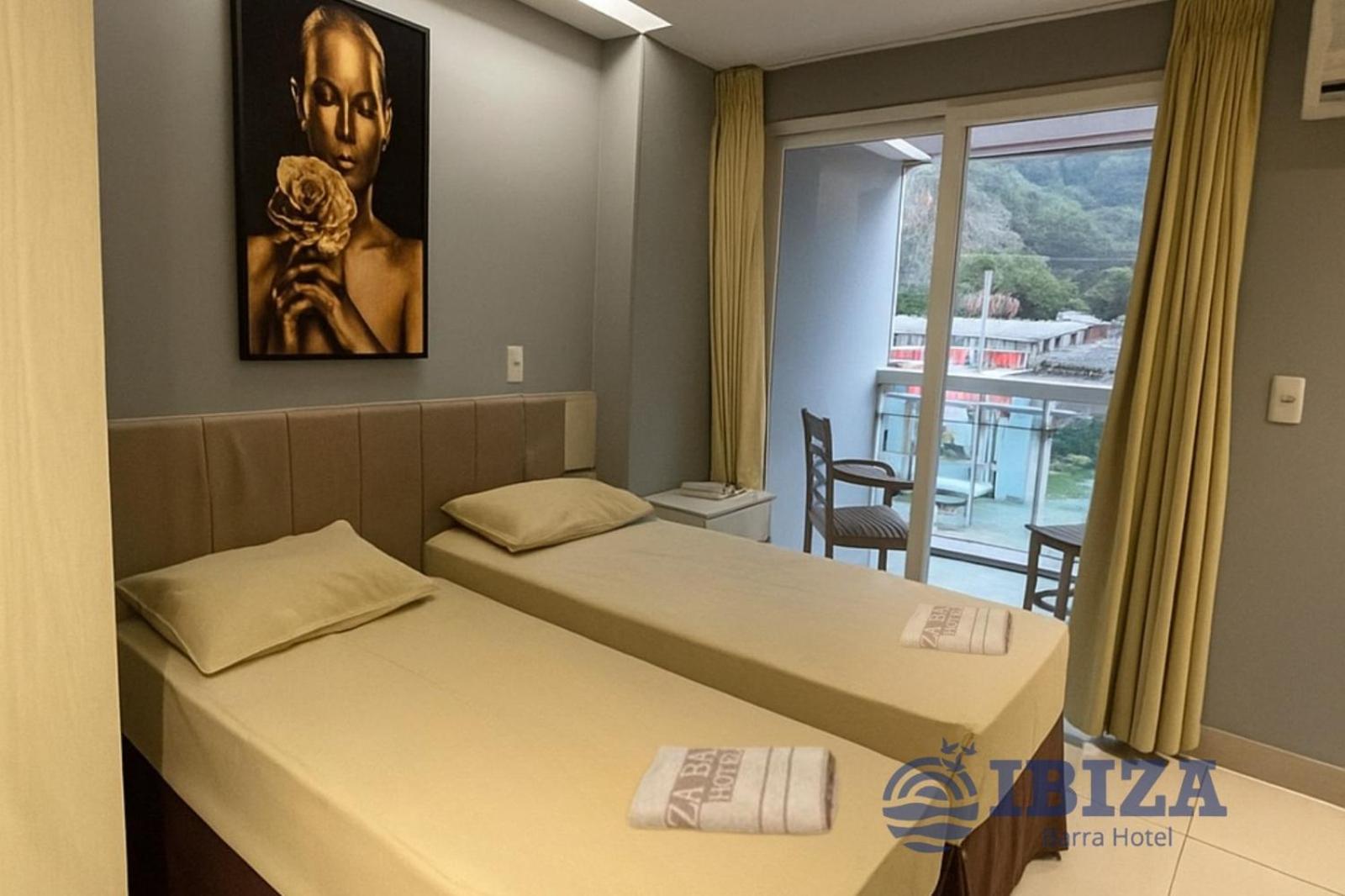 Quarto Duplo com Varanda vista montanha
