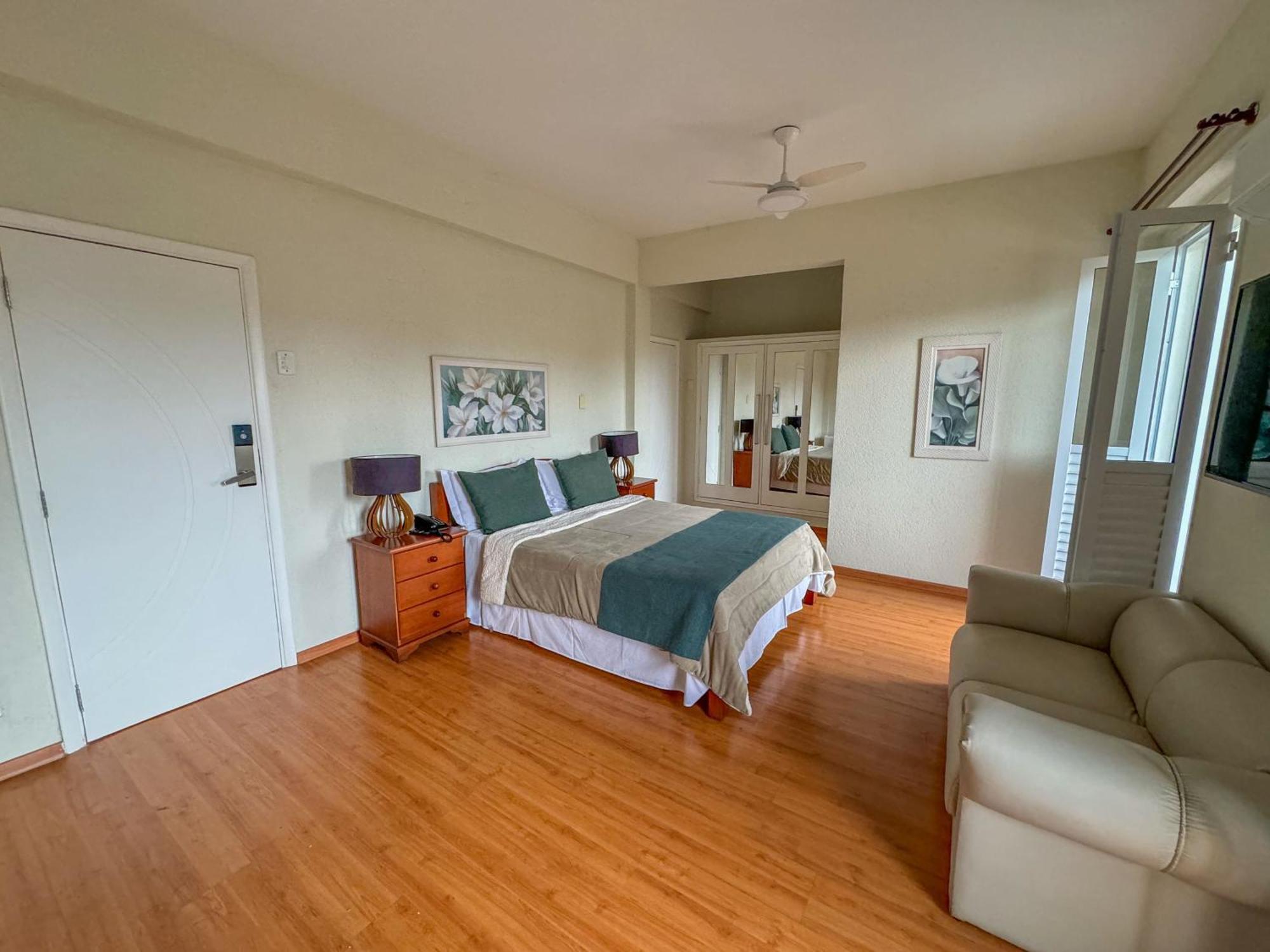 Quarto com Cama King-size