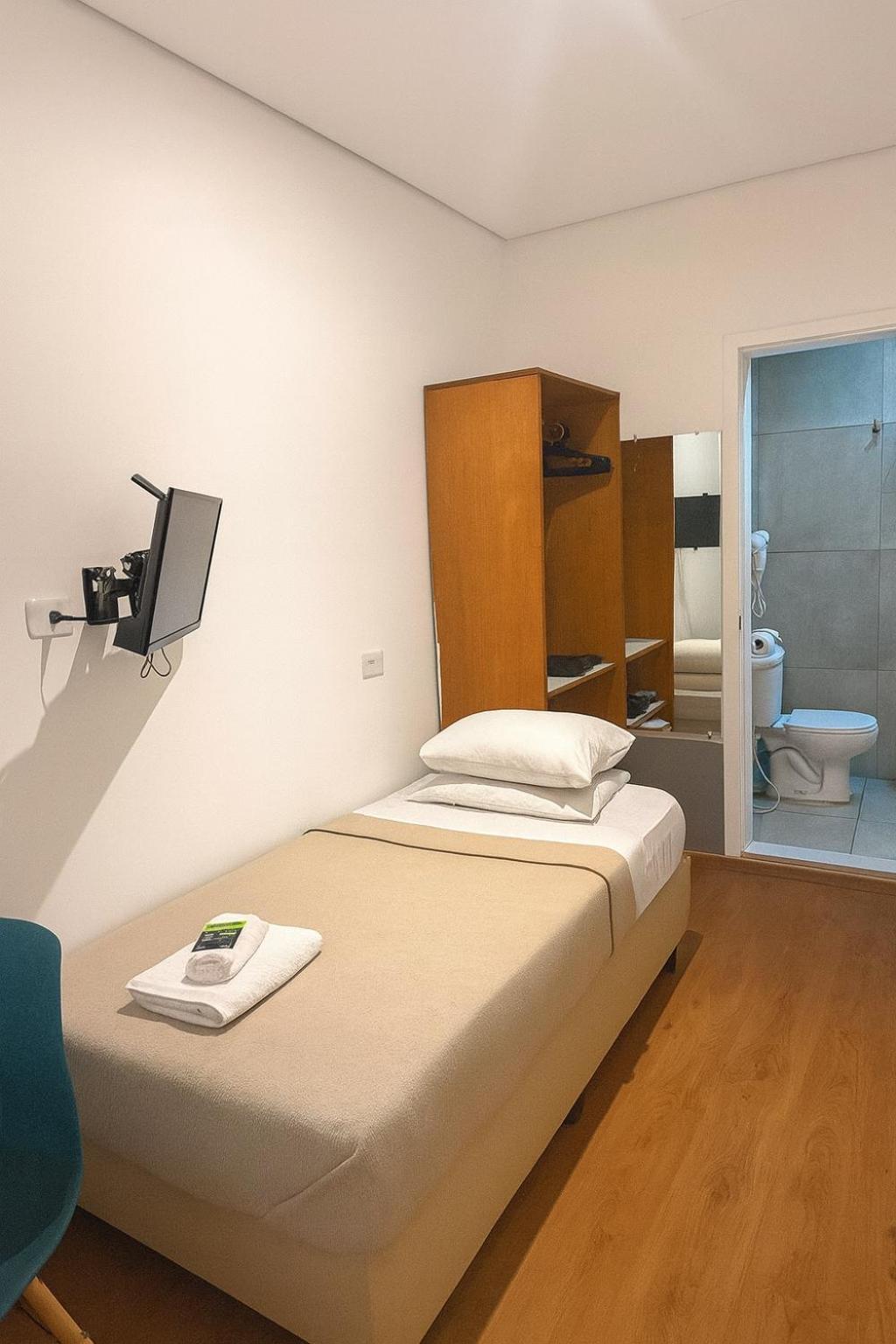 Single Room Private Bathroom