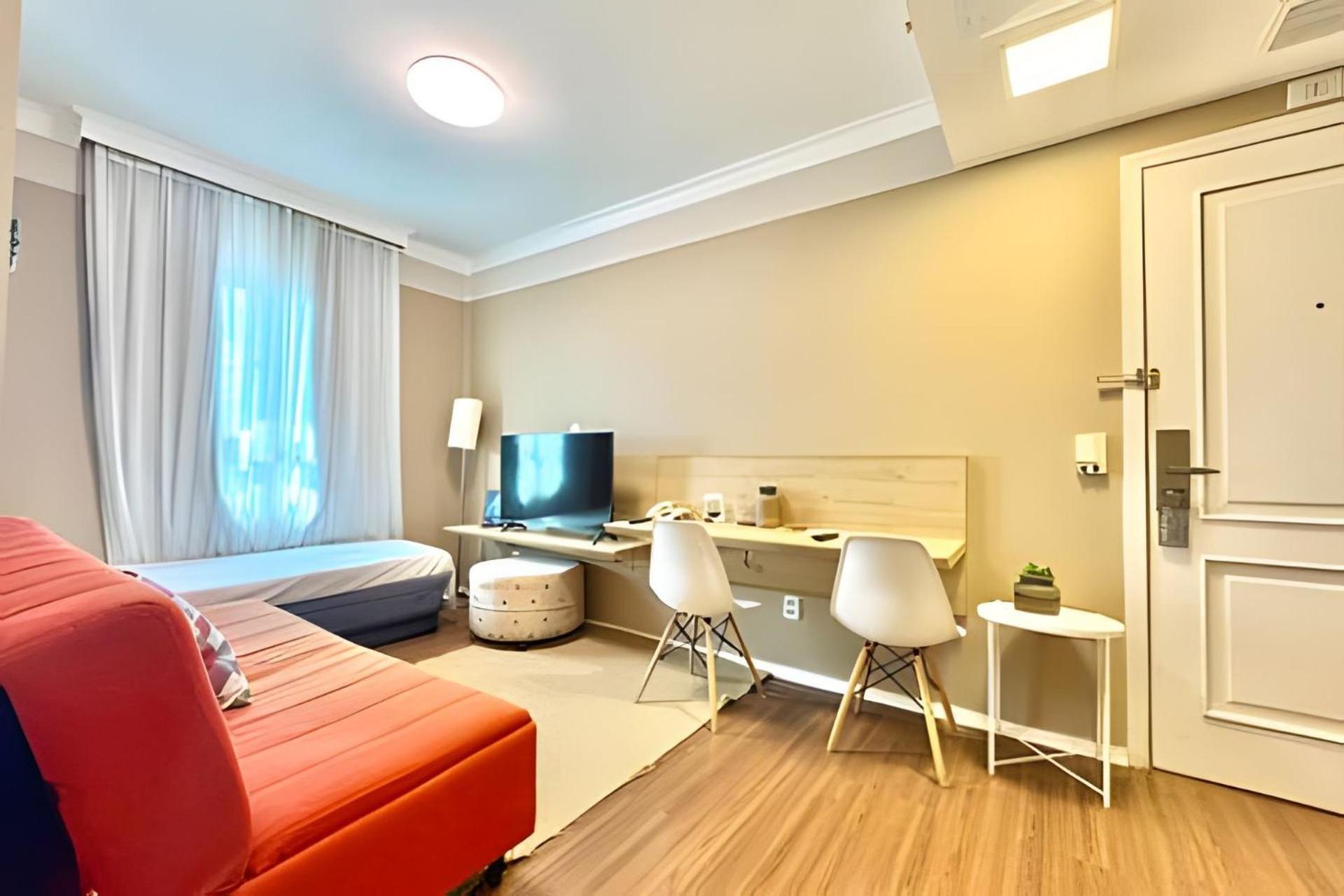 Deluxe One-Bedroom Apartment City View