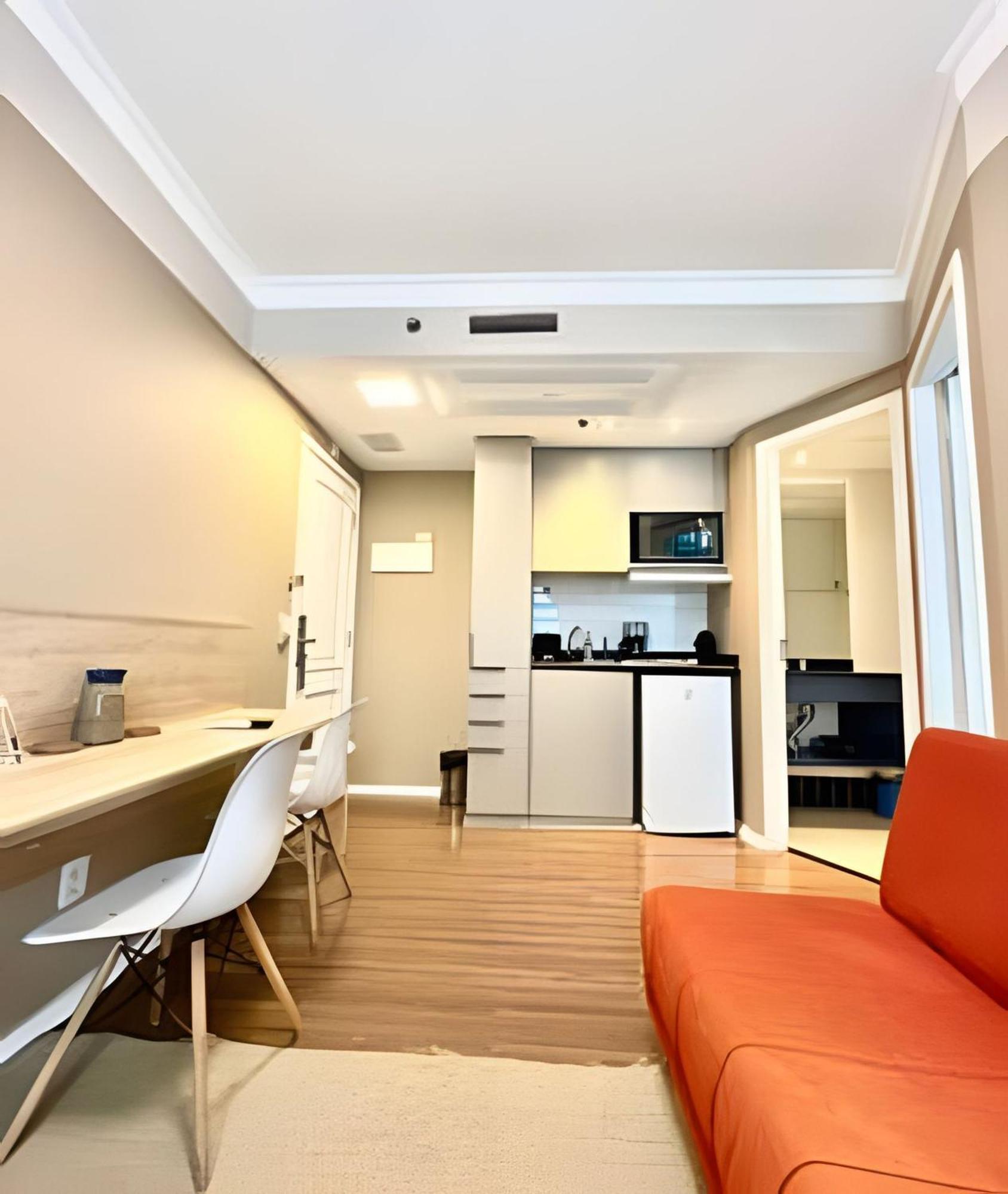 Deluxe One-Bedroom Apartment City View