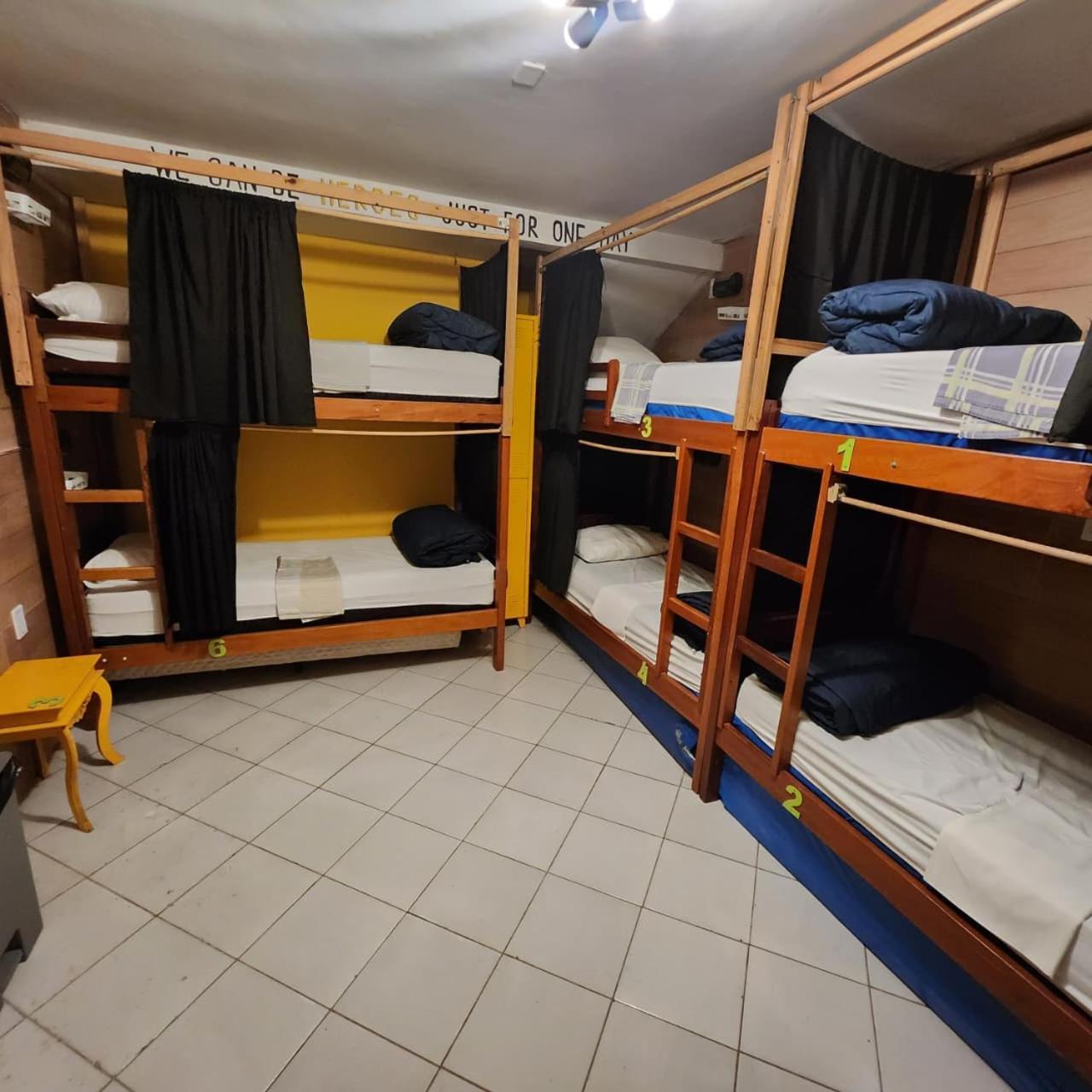 Etagenbett im gemischten Schlafsaal