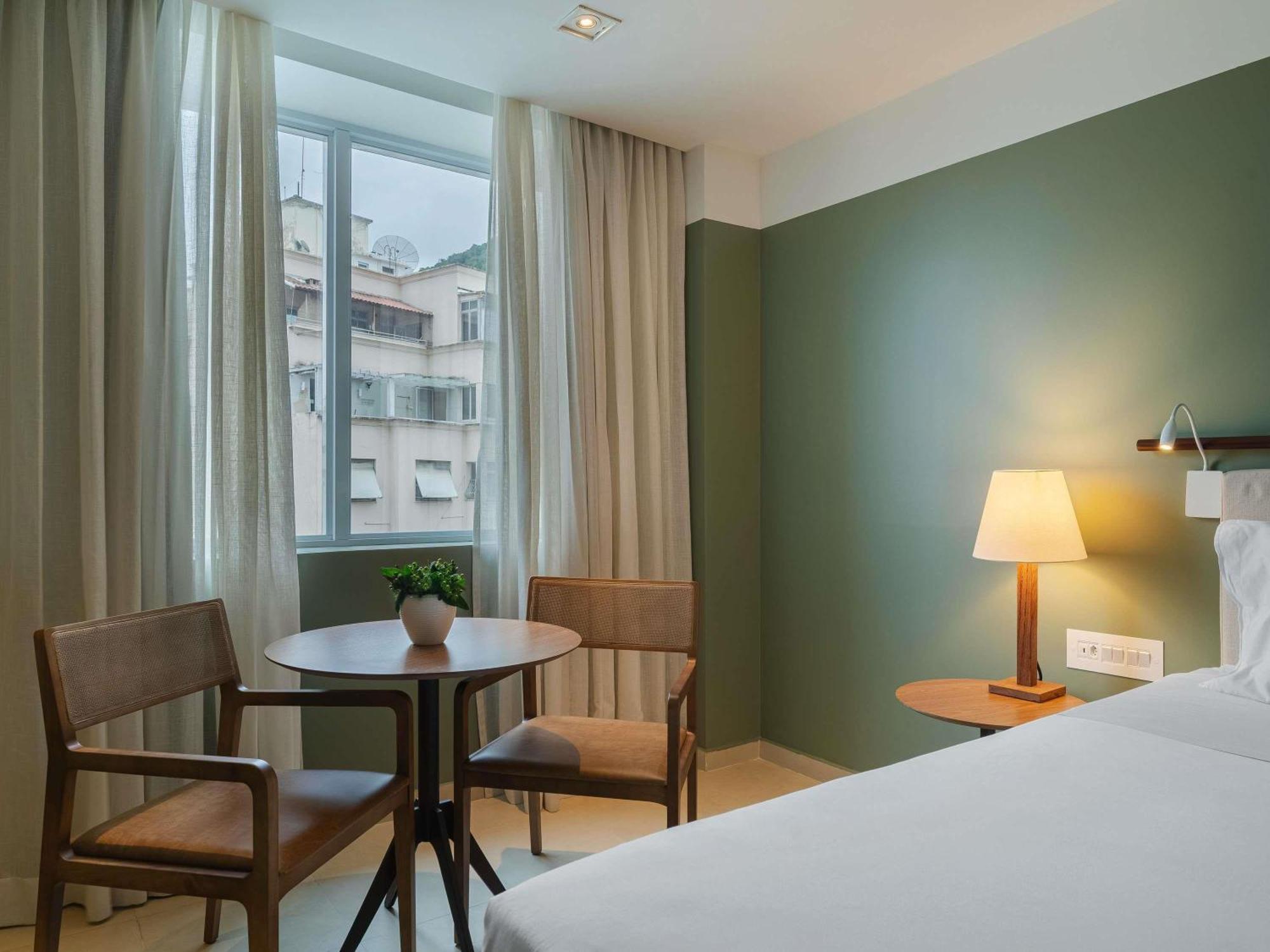 Quarto Deluxe com 2 Camas Individuais e Vista Cidade