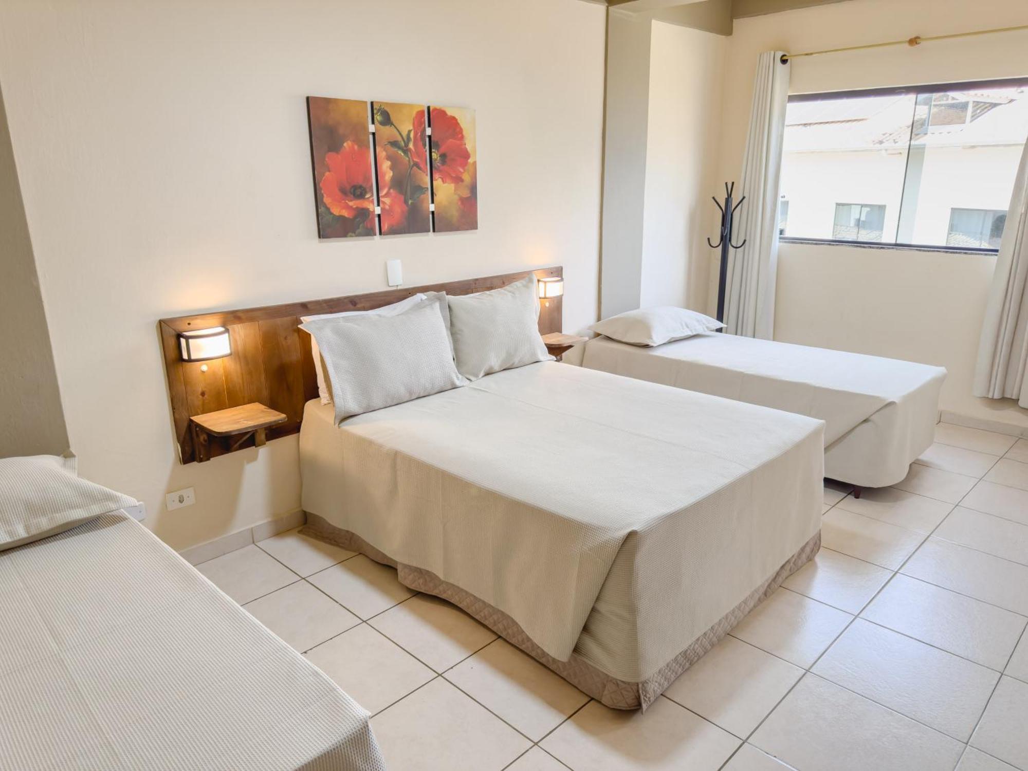 Quarto com Cama de Casal ou 2 de Solteiro