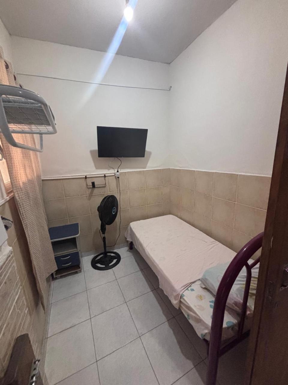 Quarto Individual Econômico