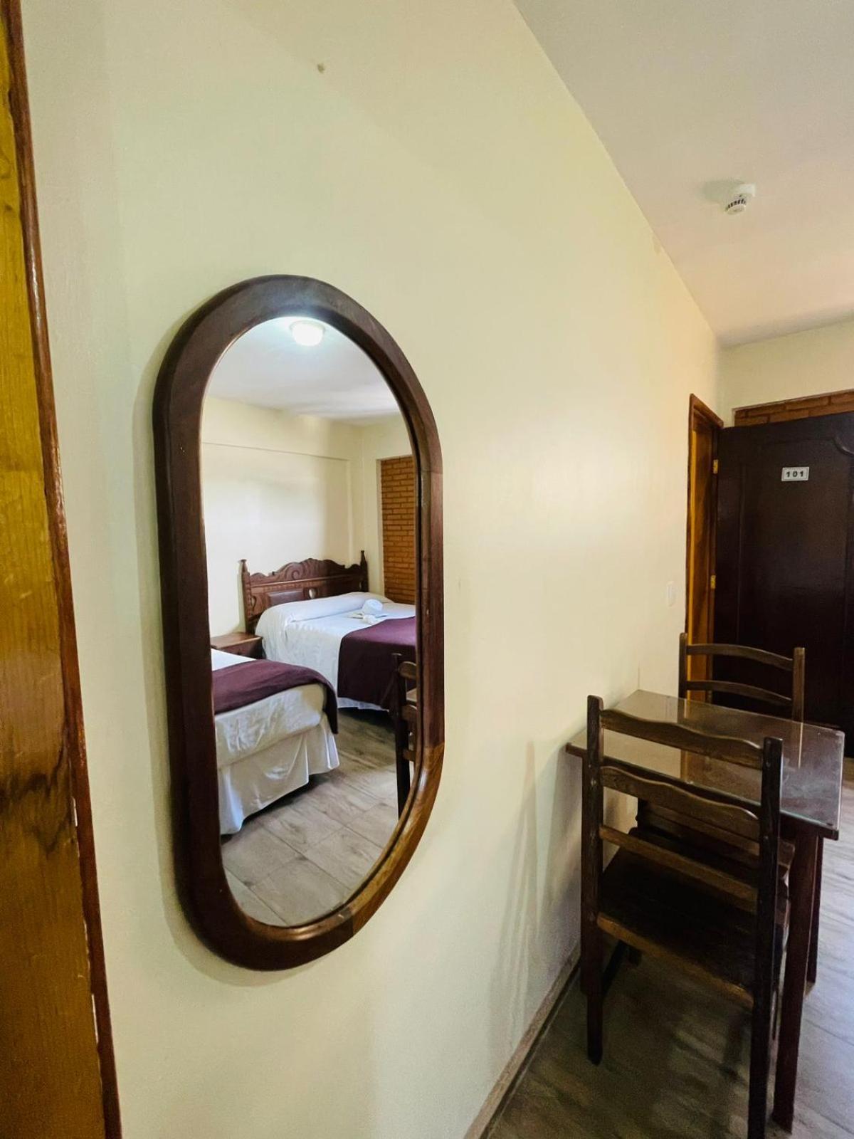 Family Room,1743572552:JPEG