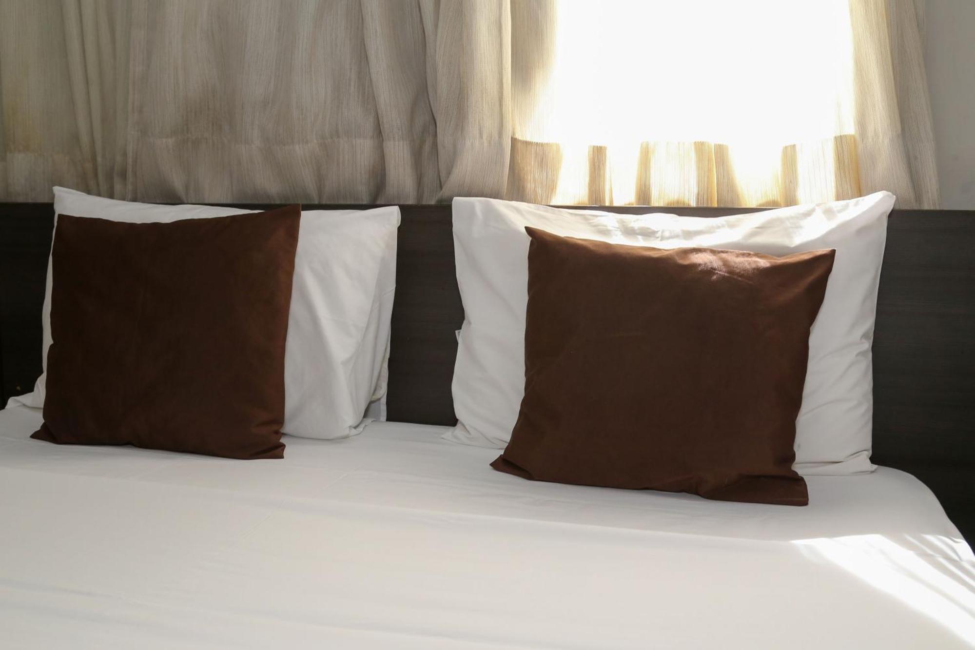 Superior Room Air Queen Bed