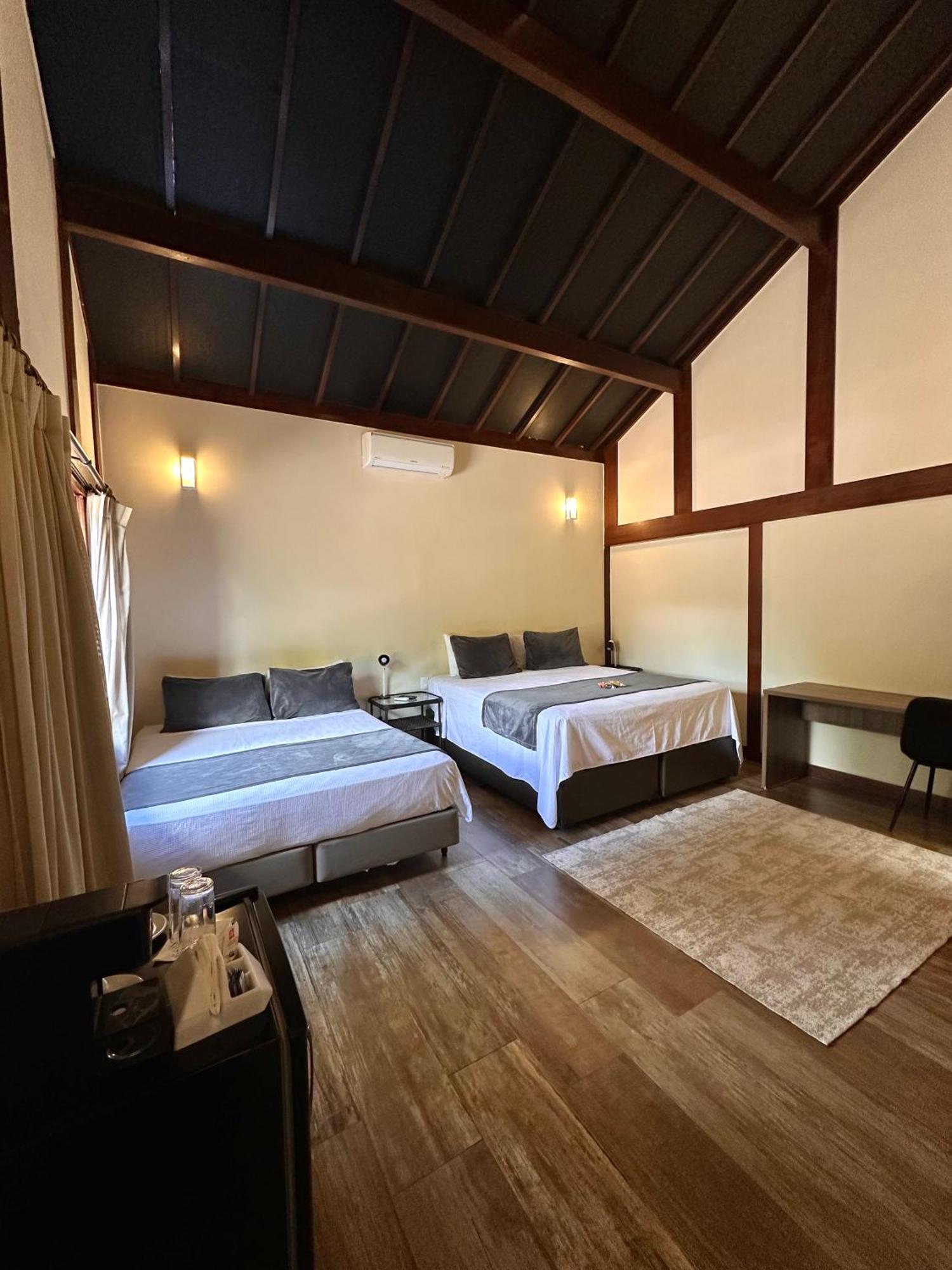 Deluxe Queen Suite