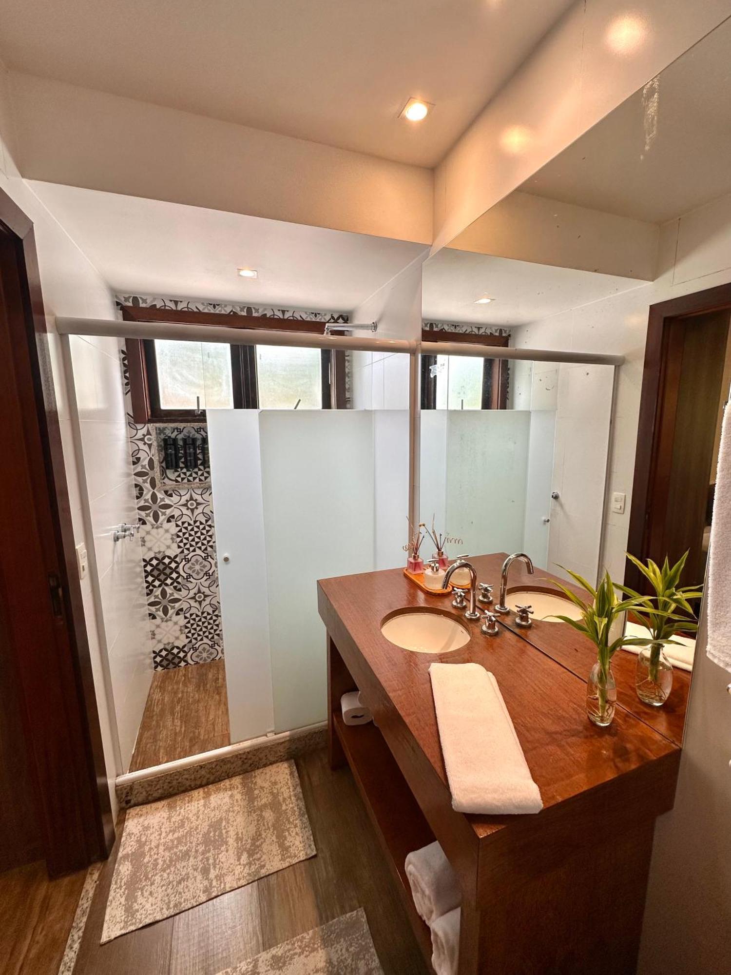 Deluxe Queen Suite