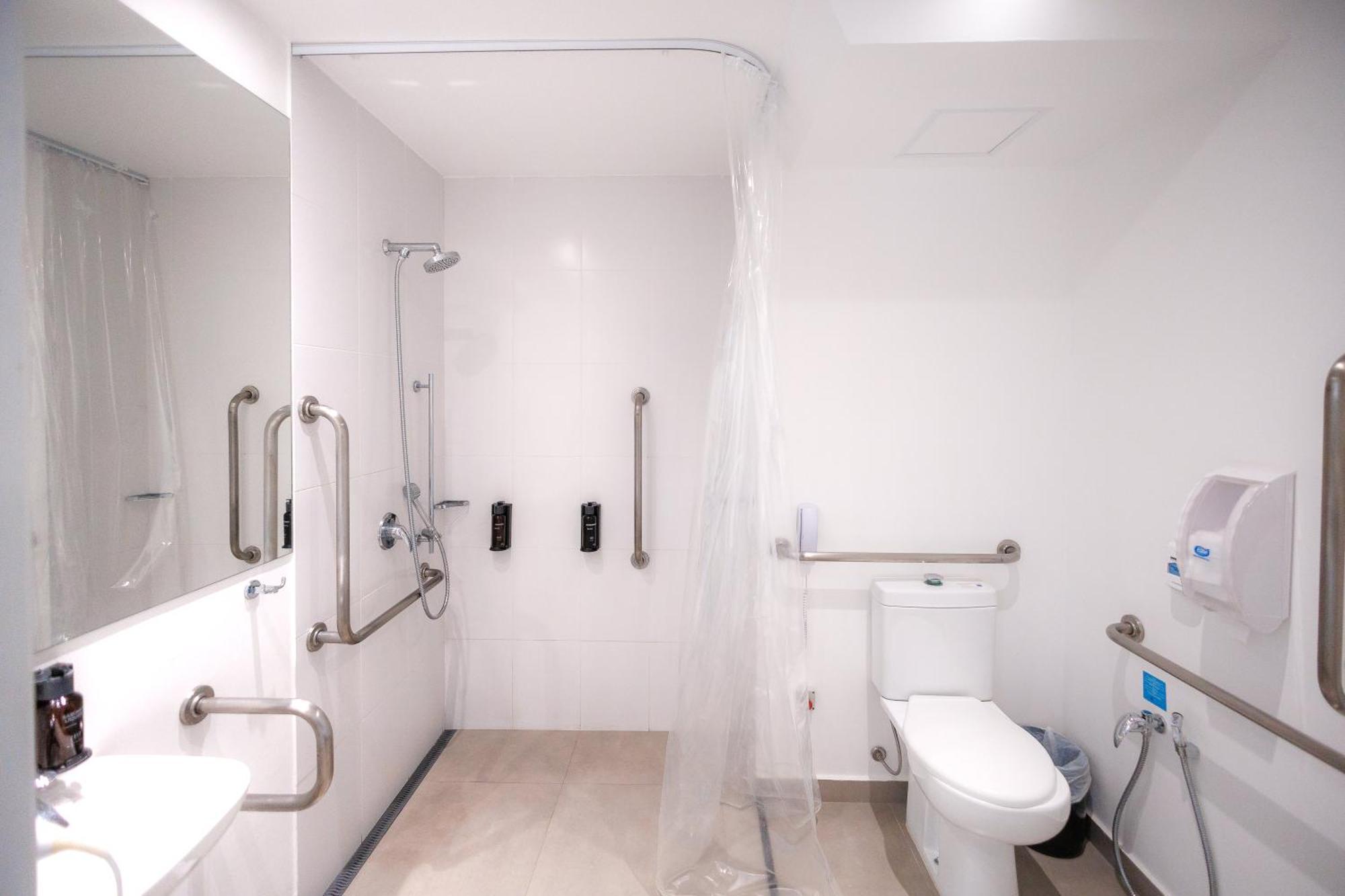 Quarto com Cama Casal Acesso para Hóspedes com Mobilidade Reduzida Não Fumantes,1758805026:JPEG