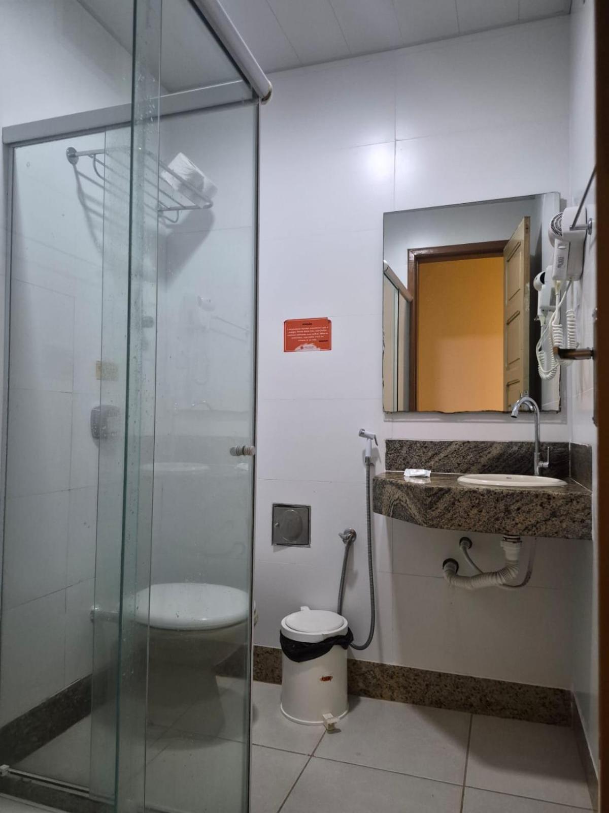 Quarto com Cama de Casal ou 2 de Solteiro