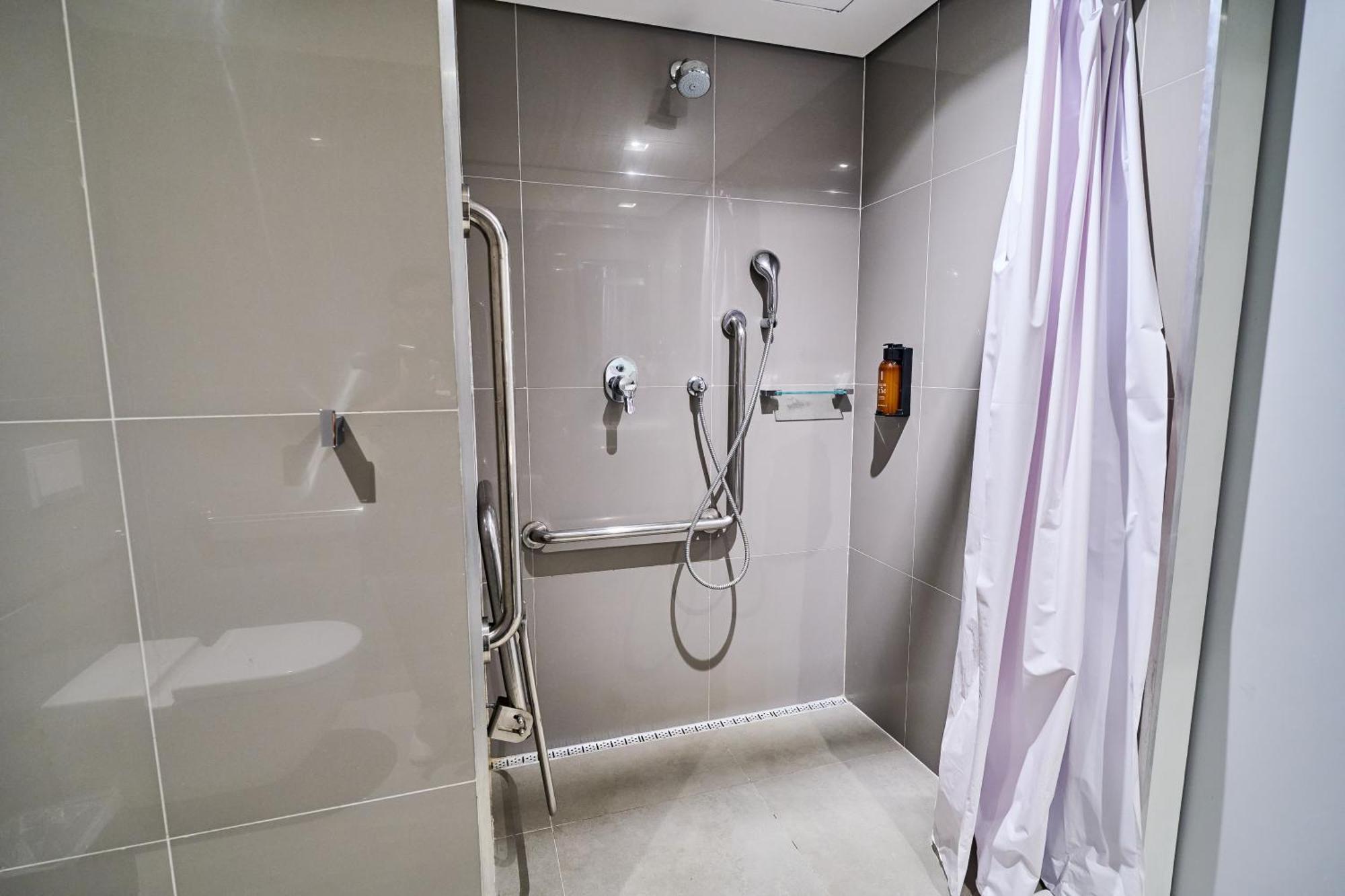 Standard PwD Disability Access 1 King Bed,1765936355:JPEG