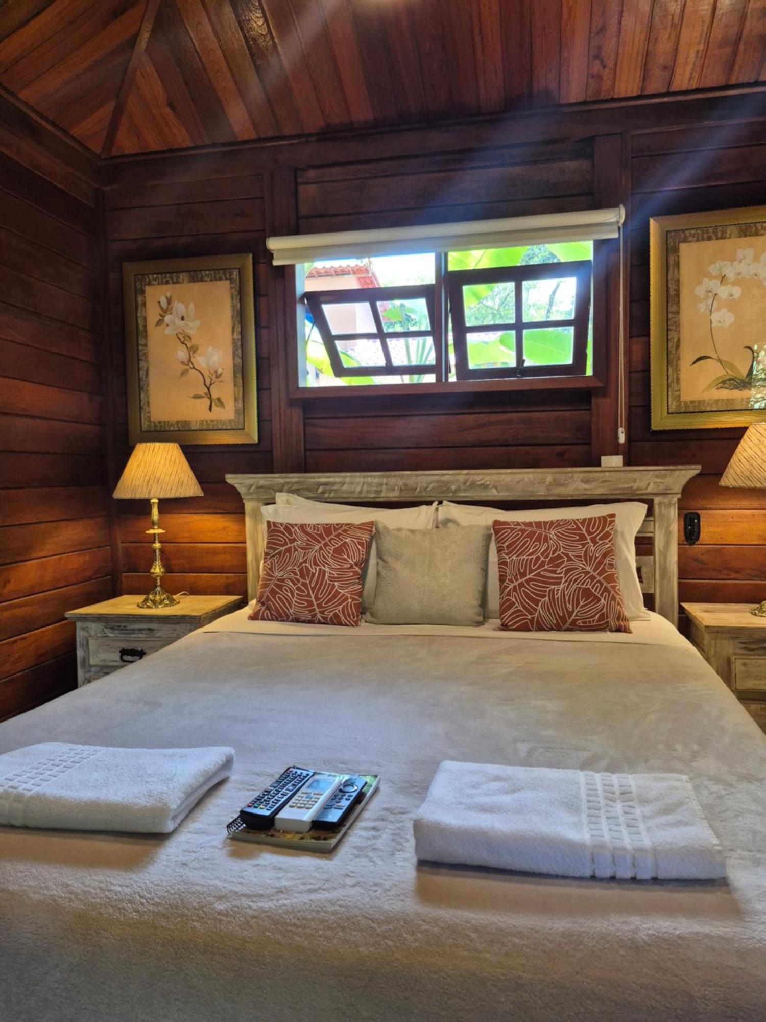 Deluxe Queen Suite