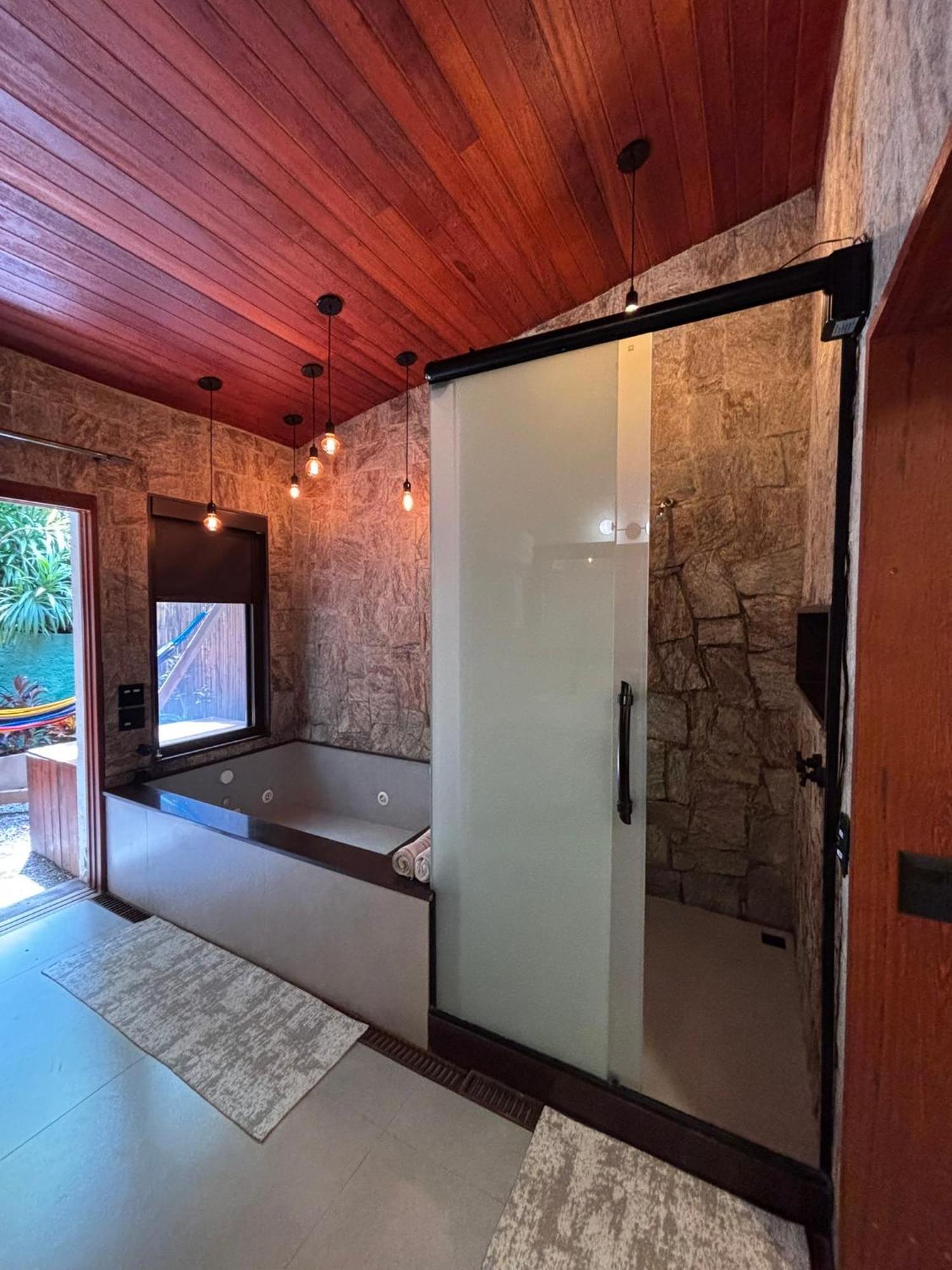 King Suite Spa Bath