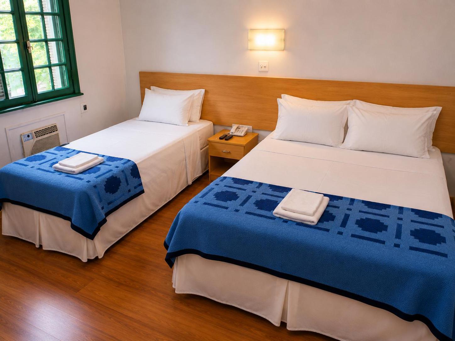 Quarto Triplo com Cama de Casal