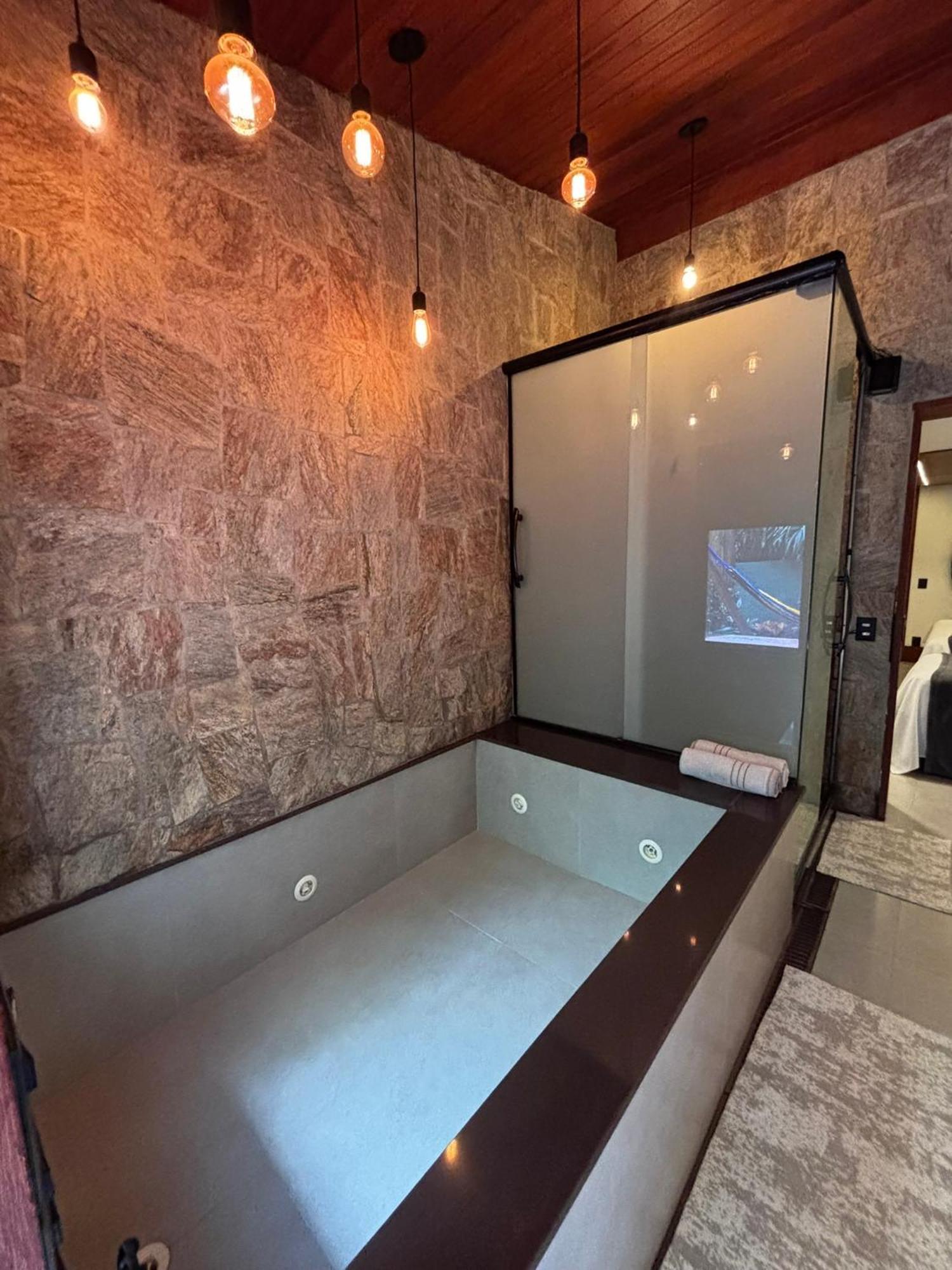 King Suite Spa Bath