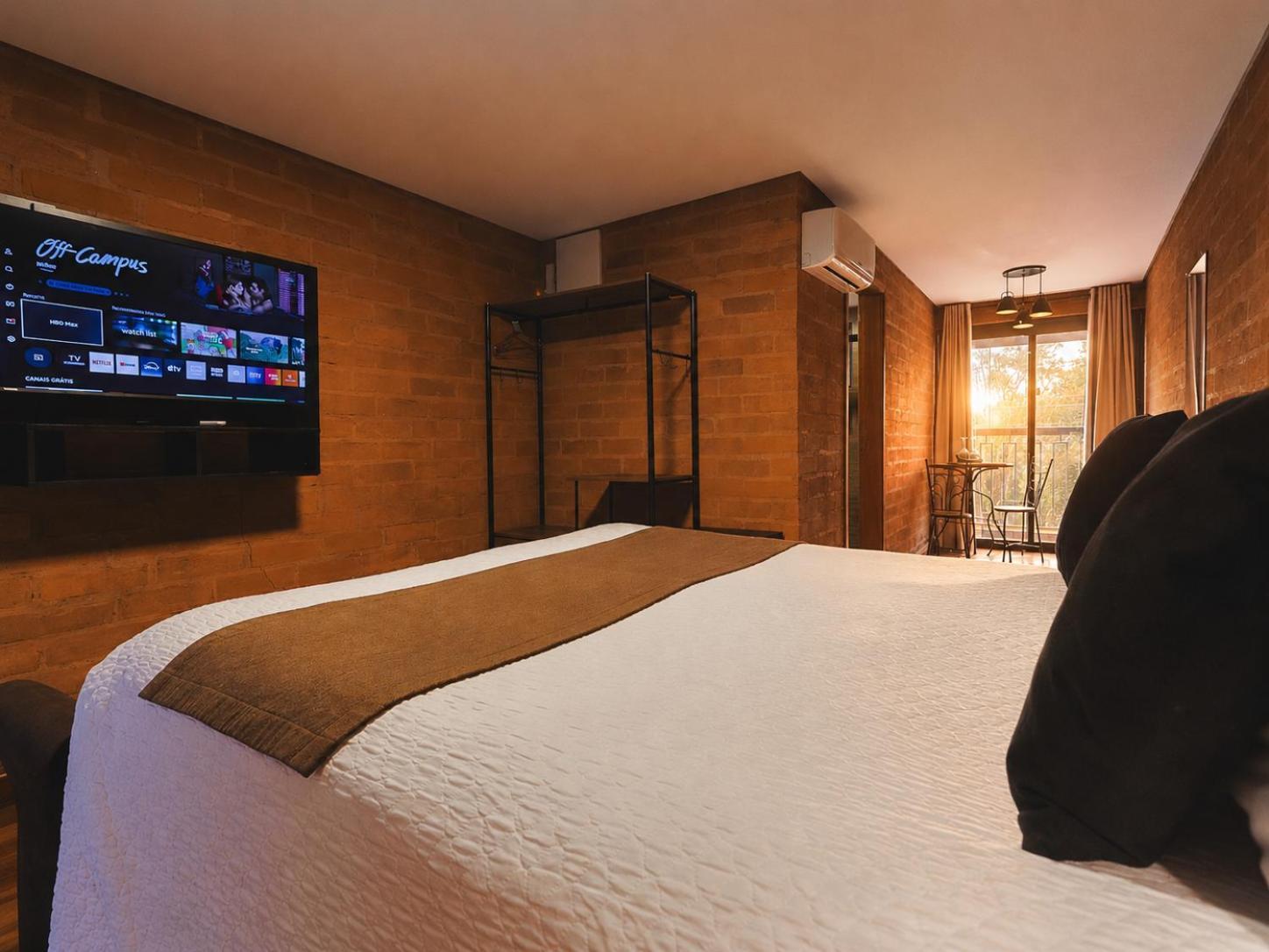 Quarto Deluxe com Cama de Casal ou 2 de Solteiro