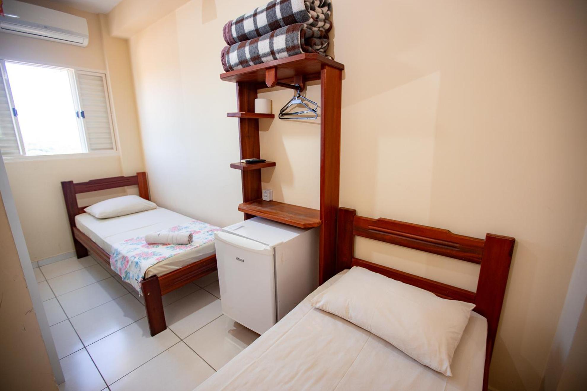 Quarto com 2 Camas de Solteiro