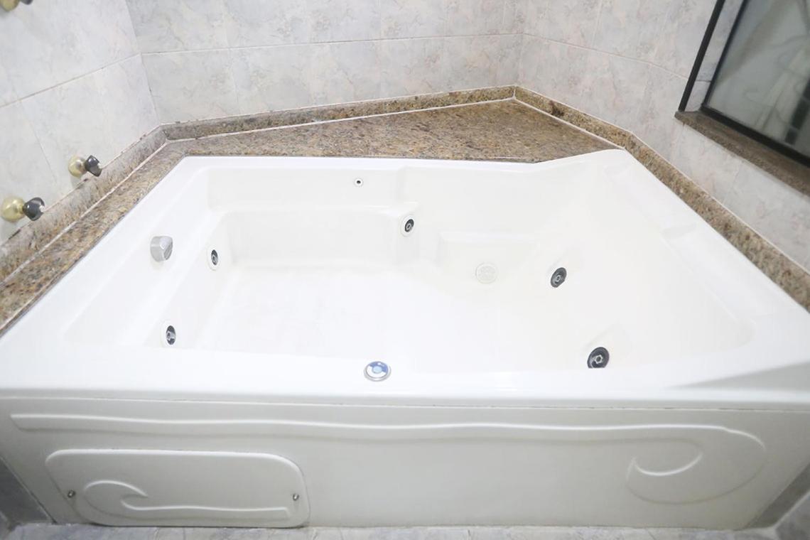 Deluxe Double Room Bath
