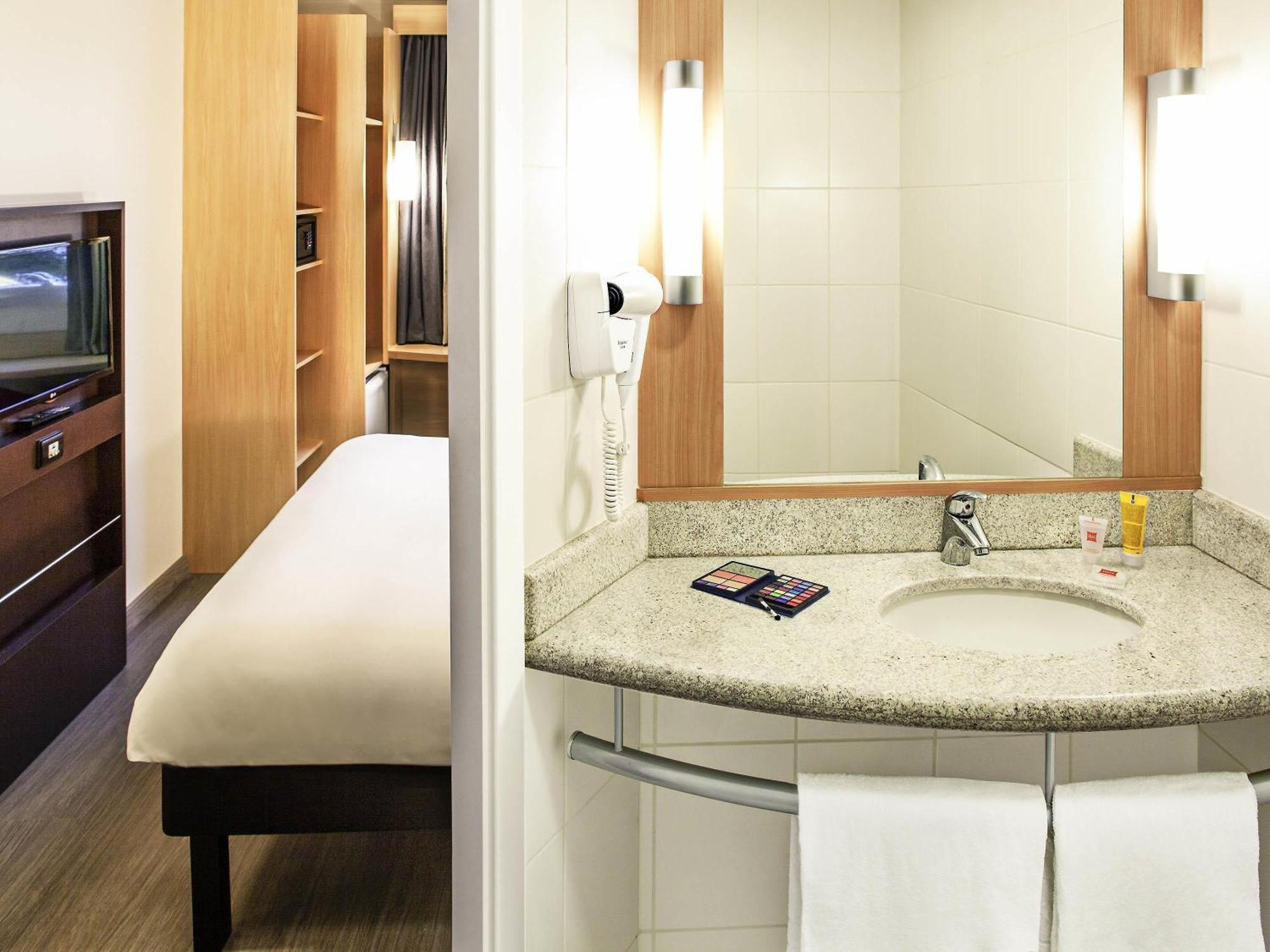 Double Room One Single Bed