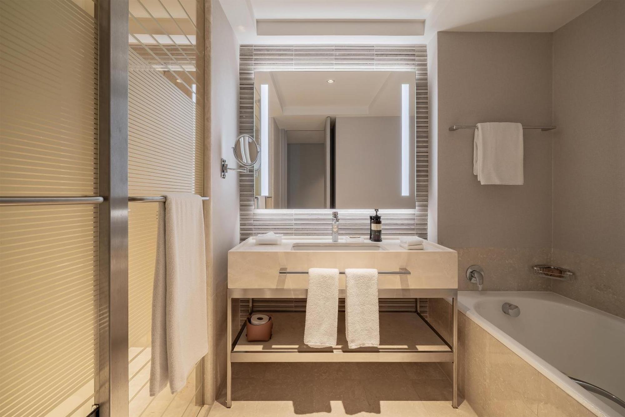 Premium King Room