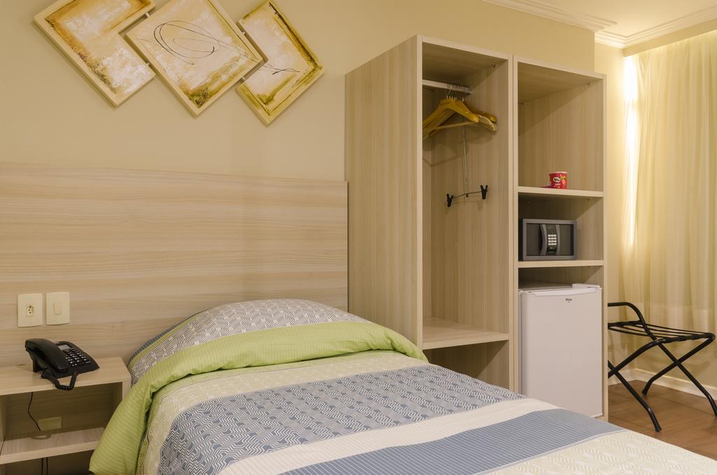 Quarto Duplo