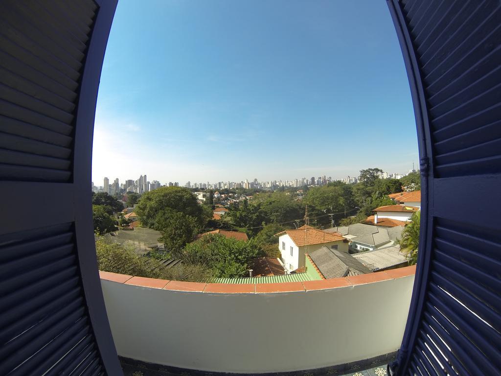Quarto Triplo com Terraço e Casa de Banho Partilhada