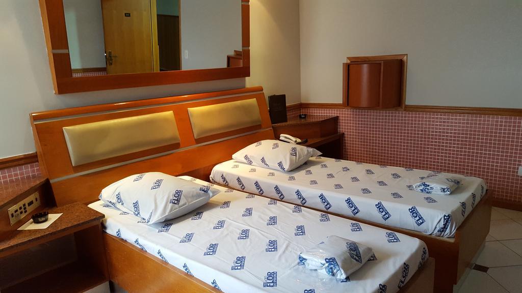 Standard Suite,318414293:JPEG