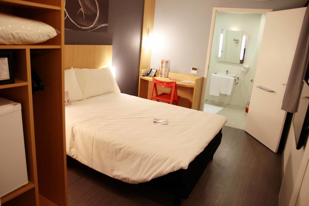 Standard Apartment One Double Bed,574582674:JPEG