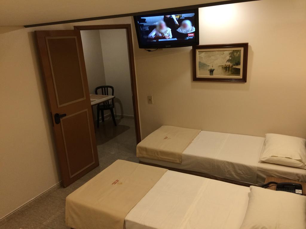 Standard Twin Room,1703560202:JPEG
